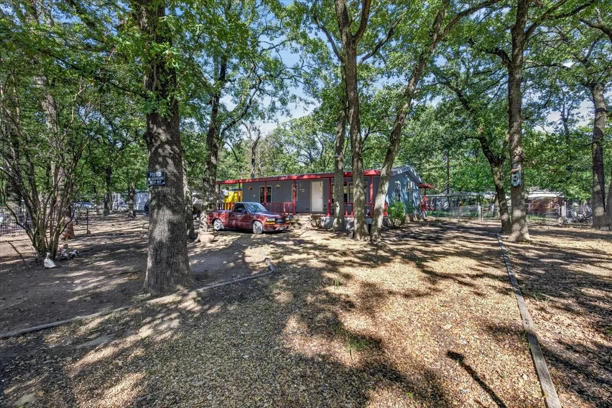 Mobile Home For Sale in Henderson County , 128 Butler Trail, Gun Barrel City, Texas 75156, 2 Bedroom, 2 Bathroom, Garage spaces, 912 Sqft, built in 2005, mls#21416186, Real Estate Agent in Gun Barrel City, Homes For Sale in Henderson county, Homes For Sale in Gun Barrel City, Realtor in Gun Barrel City Texas, Real Estate Brokerage Independent Realty Texas, Luminita Cordes Realtor