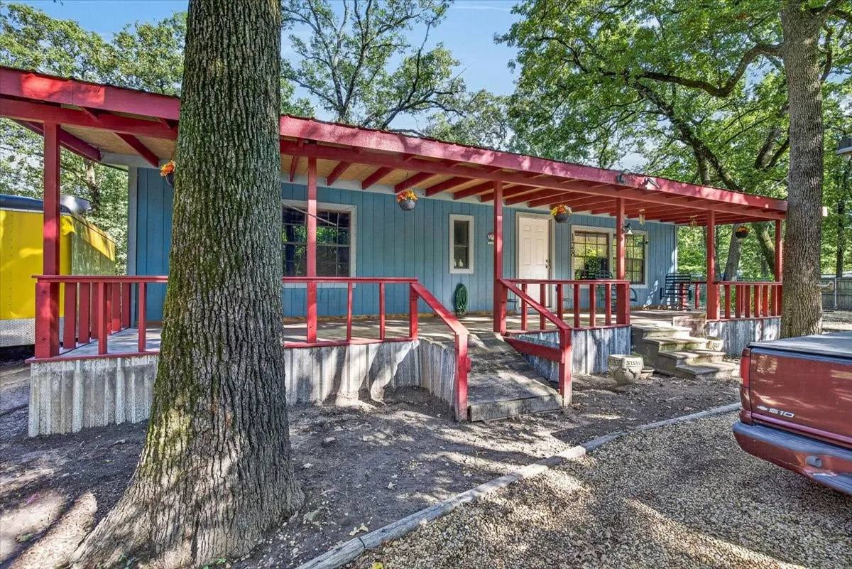 Mobile Home For Sale in Henderson County , 128 Butler Trail, Gun Barrel City, Texas 75156, 2 Bedroom, 2 Bathroom, Garage spaces, 912 Sqft, built in 2005, mls#21416186, Real Estate Agent in Gun Barrel City, Homes For Sale in Henderson county, Homes For Sale in Gun Barrel City, Realtor in Gun Barrel City Texas, Real Estate Brokerage Independent Realty Texas, Luminita Cordes Realtor