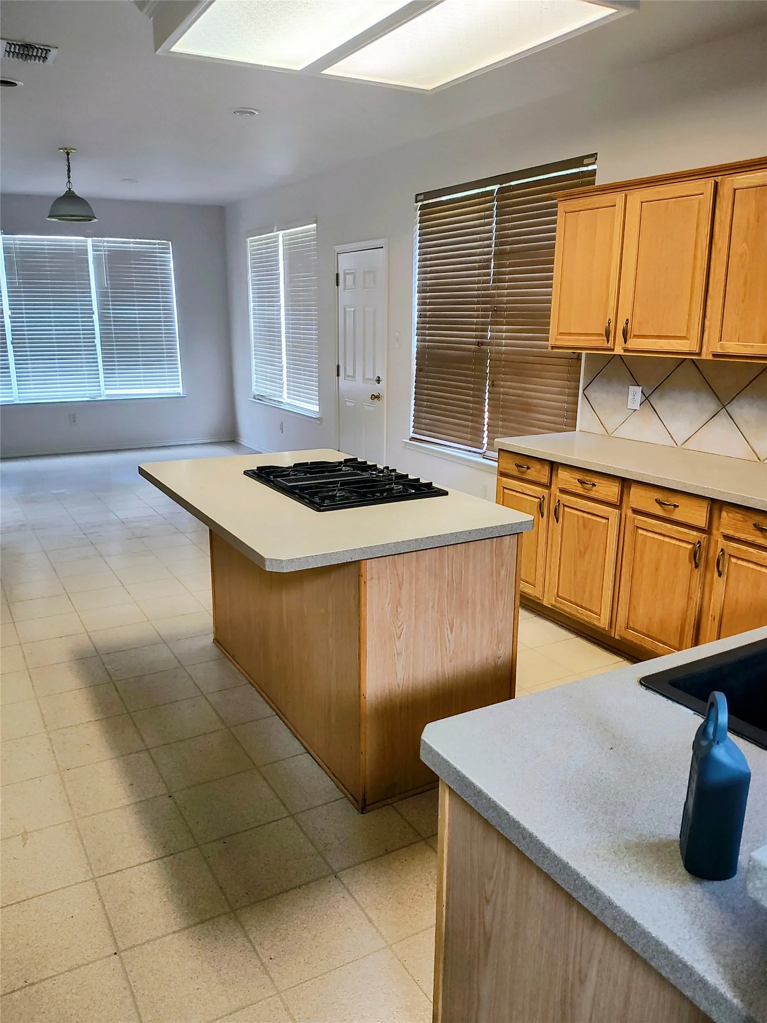 Single Family Residence For Rent in Tarrant County , 2300 Forest Park Circle, Mansfield, Texas 76063, 3 Bedroom, 3 Bathroom, 2 Garage spaces, 2,863 Sqft, built in 1999, mls#21421297, Real Estate Agent in Mansfield, Homes For Rent in Tarrant county, Homes For Rent in Mansfield, Realtor in Mansfield Texas, Real Estate Brokerage Independent Realty Texas, Luminita Cordes Realtor