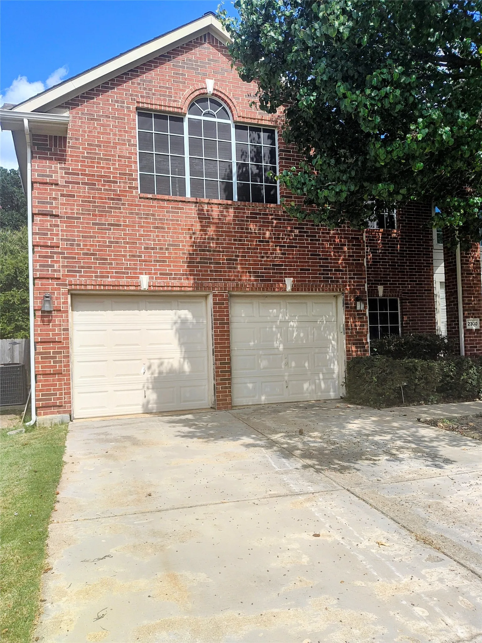 Single Family Residence For Rent in Tarrant County , 2300 Forest Park Circle, Mansfield, Texas 76063, 3 Bedroom, 3 Bathroom, 2 Garage spaces, 2,863 Sqft, built in 1999, mls#21421297, Real Estate Agent in Mansfield, Homes For Rent in Tarrant county, Homes For Rent in Mansfield, Realtor in Mansfield Texas, Real Estate Brokerage Independent Realty Texas, Luminita Cordes Realtor
