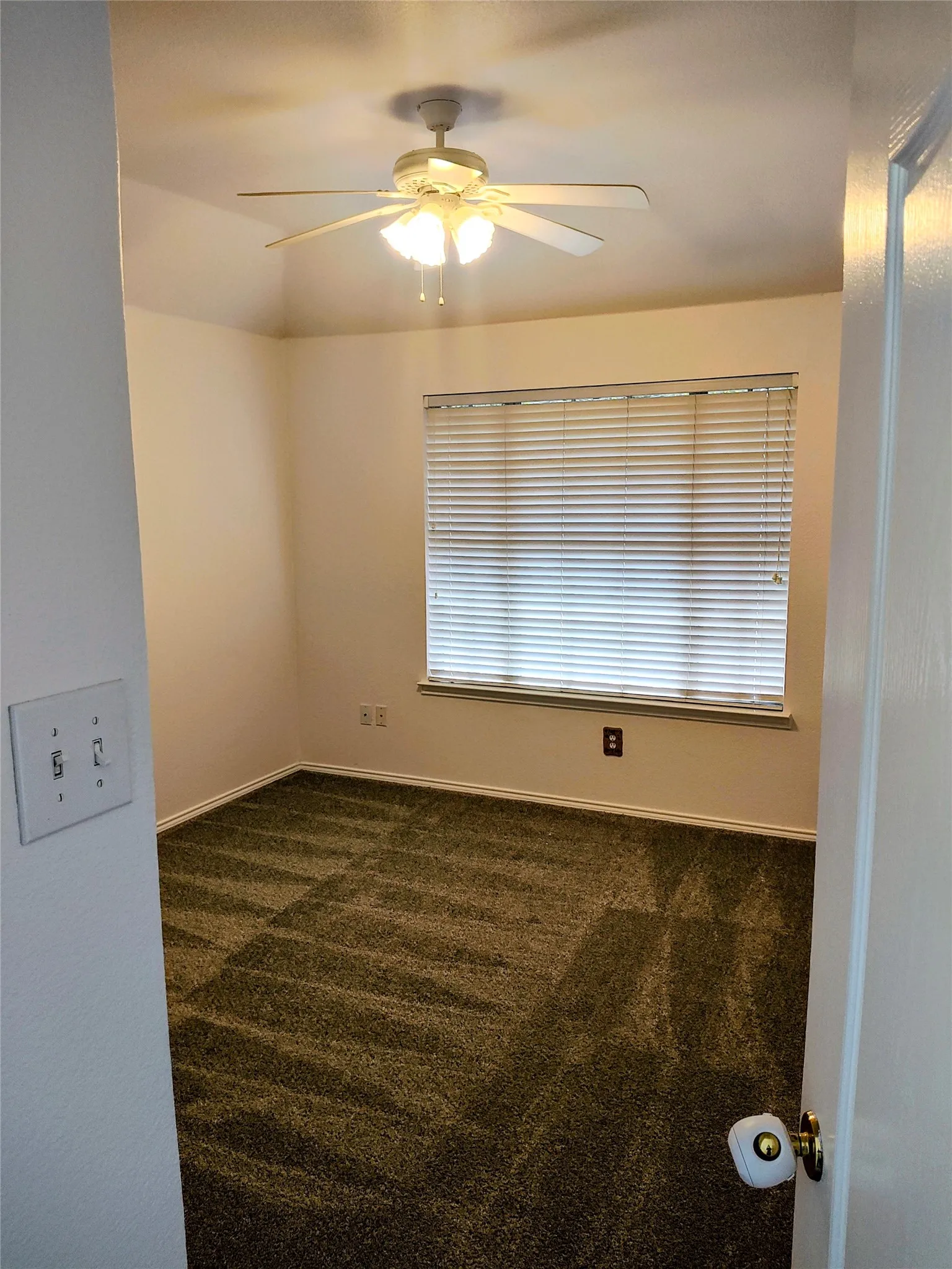Single Family Residence For Rent in Tarrant County , 2300 Forest Park Circle, Mansfield, Texas 76063, 3 Bedroom, 3 Bathroom, 2 Garage spaces, 2,863 Sqft, built in 1999, mls#21421297, Real Estate Agent in Mansfield, Homes For Rent in Tarrant county, Homes For Rent in Mansfield, Realtor in Mansfield Texas, Real Estate Brokerage Independent Realty Texas, Luminita Cordes Realtor