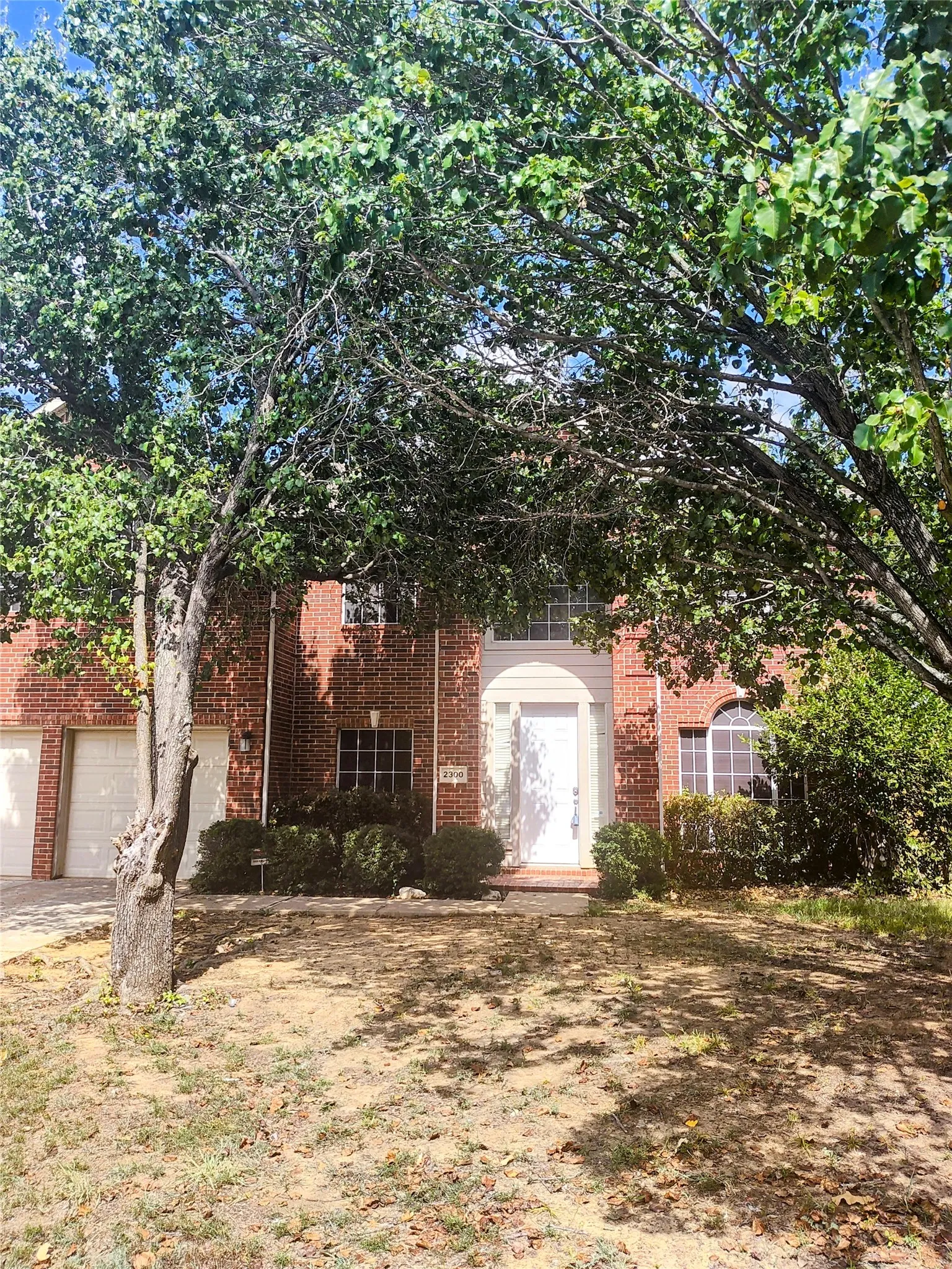 Single Family Residence For Rent in Tarrant County , 2300 Forest Park Circle, Mansfield, Texas 76063, 3 Bedroom, 3 Bathroom, 2 Garage spaces, 2,863 Sqft, built in 1999, mls#21421297, Real Estate Agent in Mansfield, Homes For Rent in Tarrant county, Homes For Rent in Mansfield, Realtor in Mansfield Texas, Real Estate Brokerage Independent Realty Texas, Luminita Cordes Realtor