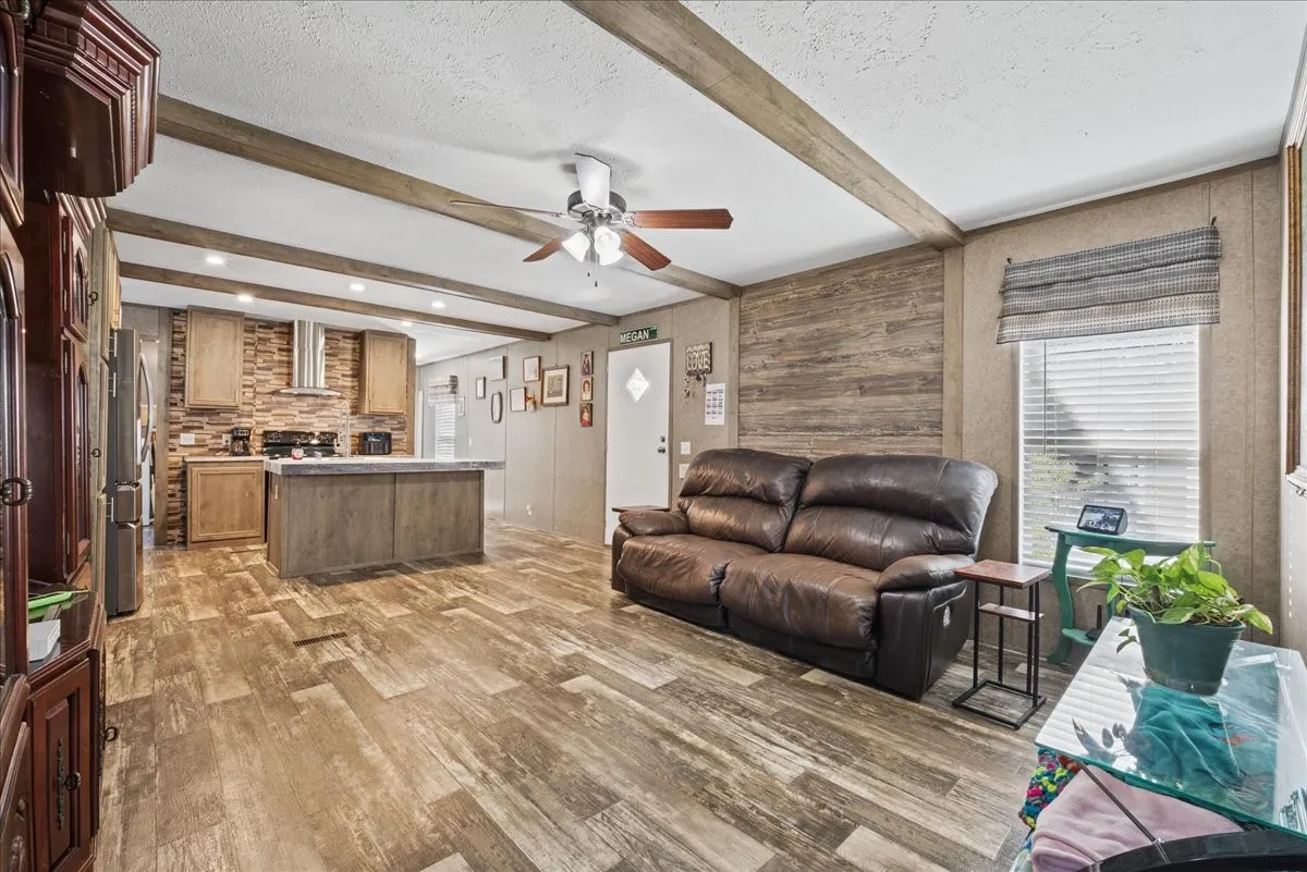 Mobile Home For Sale in Tarrant County , 7800 Mockingbird Lane 81, North Richland Hills, Texas 76180, 2 Bedroom, 2 Bathroom, Garage spaces, 900 Sqft, built in 2019, mls#21421330, Real Estate Agent in North Richland Hills, Homes For Sale in Tarrant county, Homes For Sale in North Richland Hills, Realtor in North Richland Hills Texas, Real Estate Brokerage Independent Realty Texas, Luminita Cordes Realtor