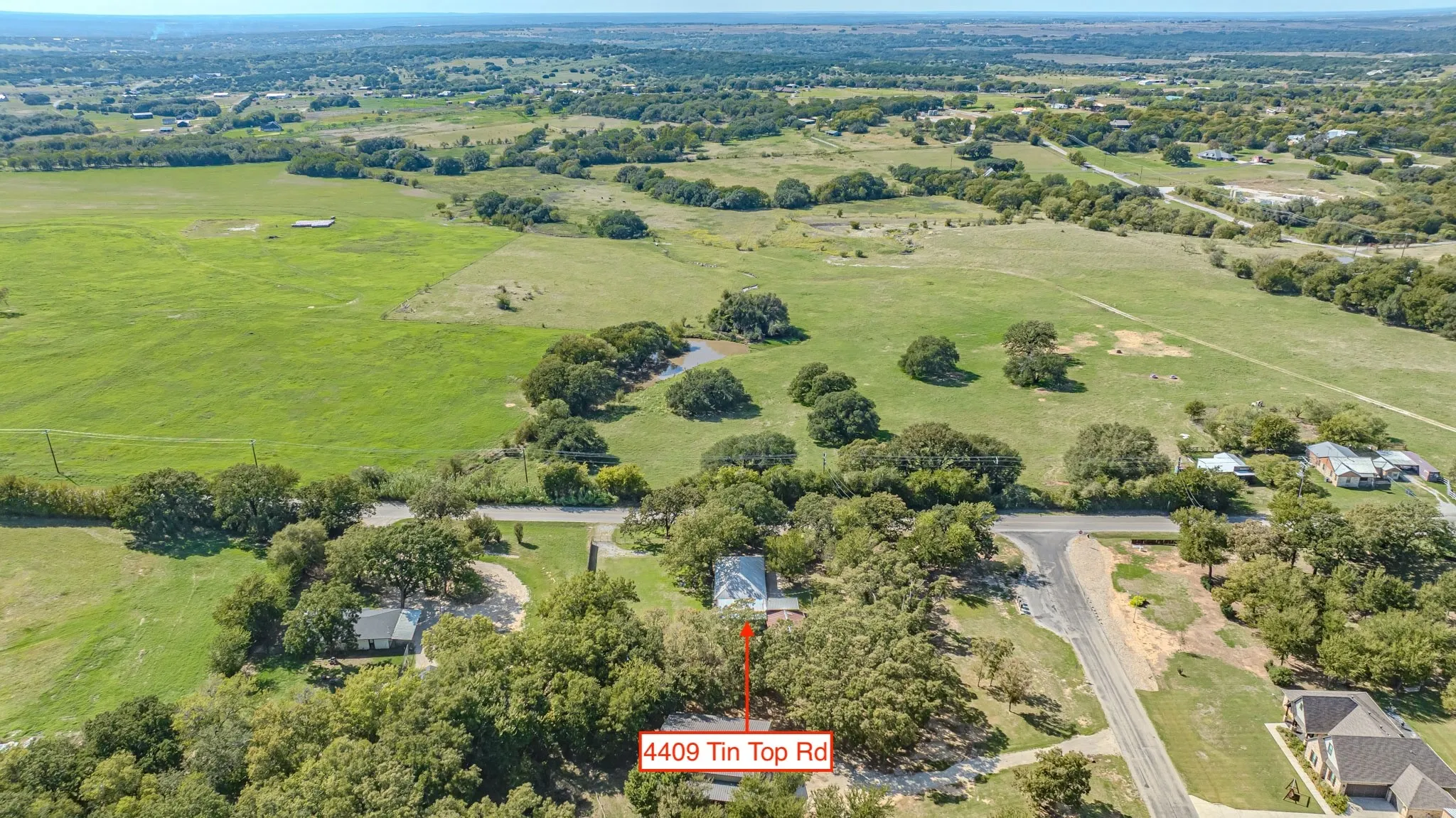 Single Family Residence For Sale in Parker County , 4409 Tin Top Road, Weatherford, Texas 76087, 2 Bedroom, 1 Bathroom, 1 Garage spaces, 1,050 Sqft, built in 1968, mls#21421086, Real Estate Agent in Weatherford, Homes For Sale in Parker county, Homes For Sale in Weatherford, Realtor in Weatherford Texas, Real Estate Brokerage Independent Realty Texas, Luminita Cordes Realtor