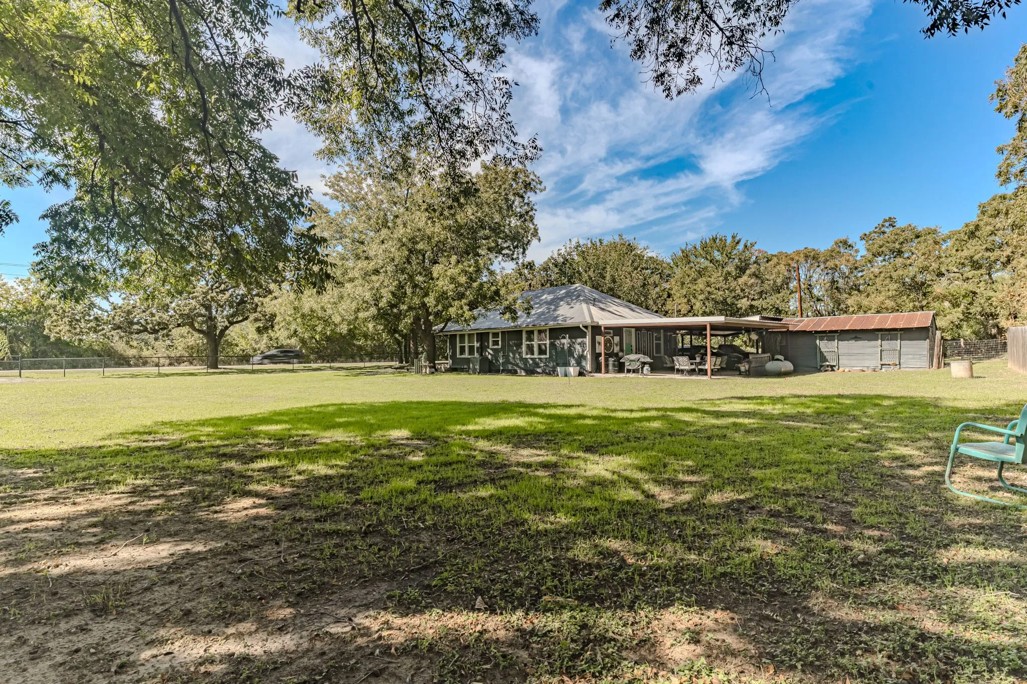 Single Family Residence For Sale in Parker County , 4409 Tin Top Road, Weatherford, Texas 76087, 2 Bedroom, 1 Bathroom, 1 Garage spaces, 1,050 Sqft, built in 1968, mls#21421086, Real Estate Agent in Weatherford, Homes For Sale in Parker county, Homes For Sale in Weatherford, Realtor in Weatherford Texas, Real Estate Brokerage Independent Realty Texas, Luminita Cordes Realtor