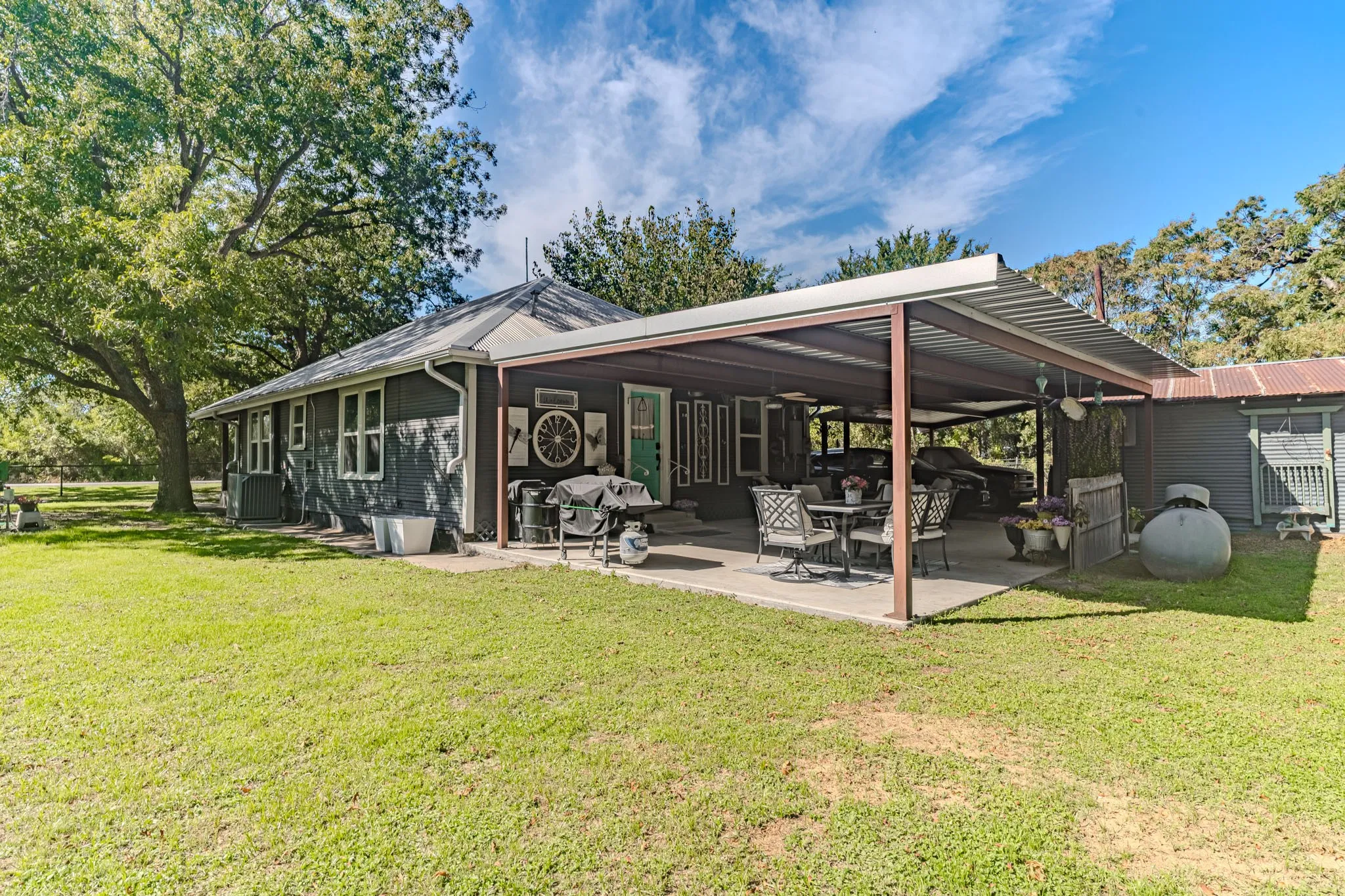 Single Family Residence For Sale in Parker County , 4409 Tin Top Road, Weatherford, Texas 76087, 2 Bedroom, 1 Bathroom, 1 Garage spaces, 1,050 Sqft, built in 1968, mls#21421086, Real Estate Agent in Weatherford, Homes For Sale in Parker county, Homes For Sale in Weatherford, Realtor in Weatherford Texas, Real Estate Brokerage Independent Realty Texas, Luminita Cordes Realtor