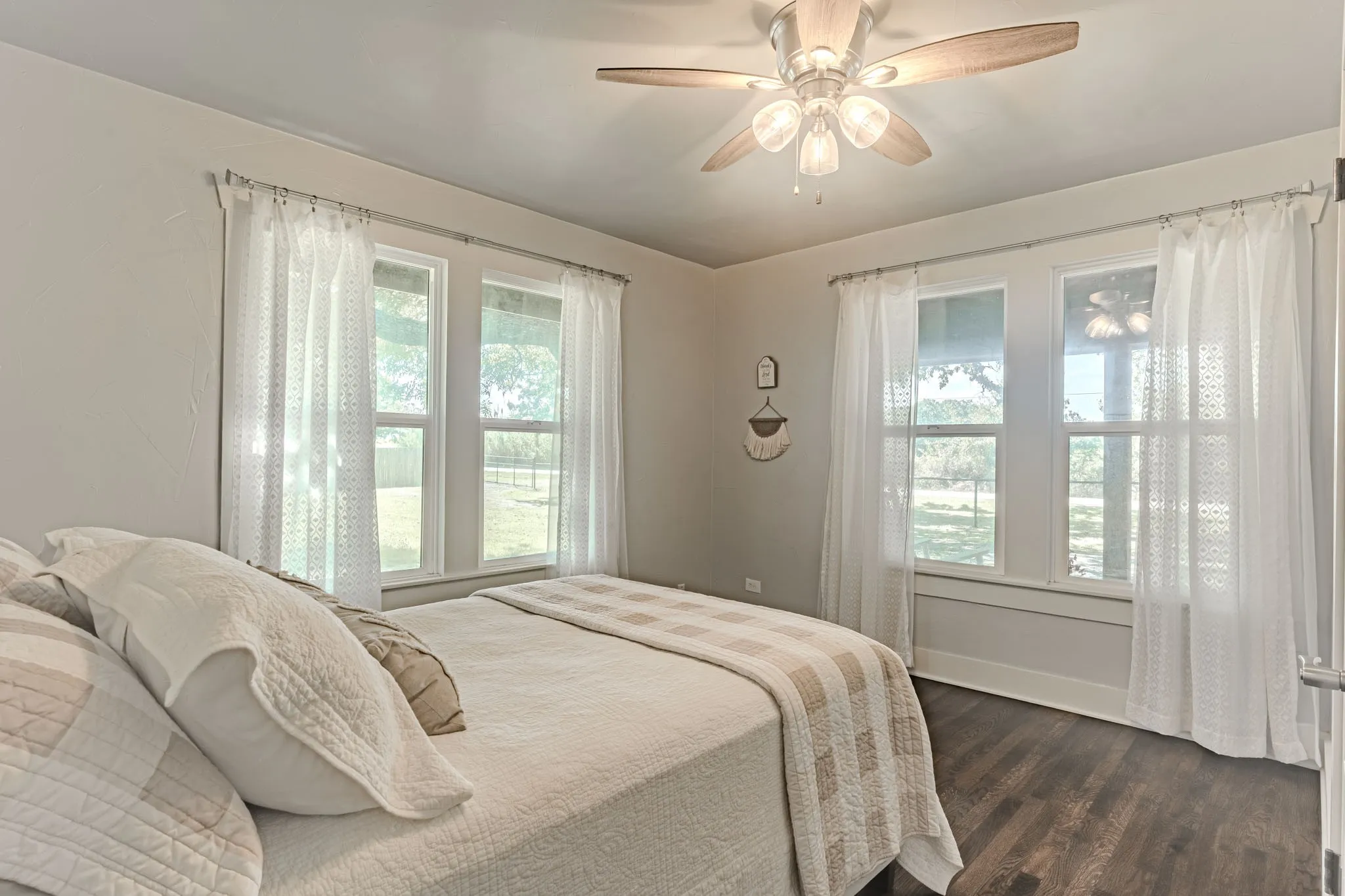 Single Family Residence For Sale in Parker County , 4409 Tin Top Road, Weatherford, Texas 76087, 2 Bedroom, 1 Bathroom, 1 Garage spaces, 1,050 Sqft, built in 1968, mls#21421086, Real Estate Agent in Weatherford, Homes For Sale in Parker county, Homes For Sale in Weatherford, Realtor in Weatherford Texas, Real Estate Brokerage Independent Realty Texas, Luminita Cordes Realtor