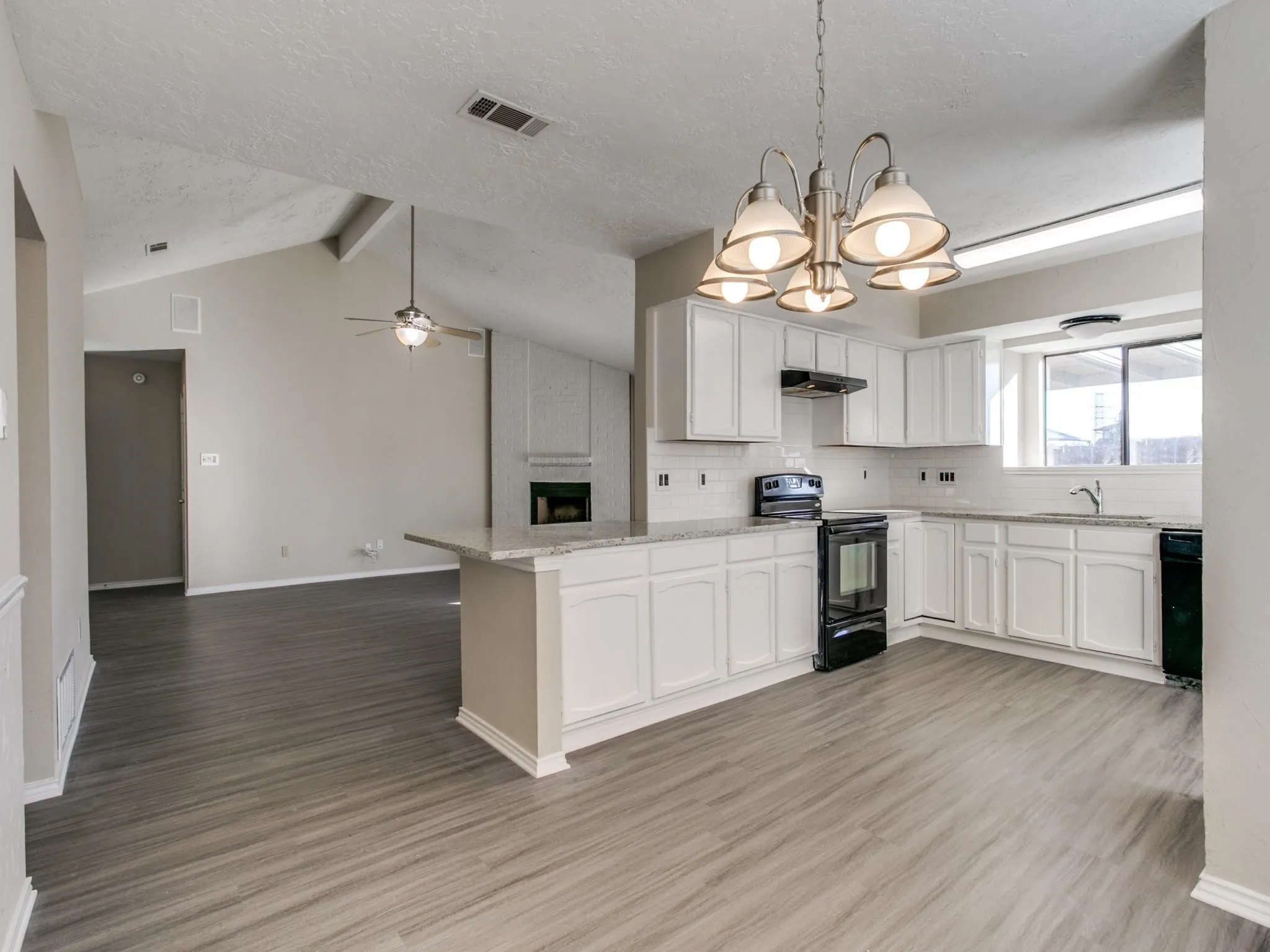 Single Family Residence For Rent in Collin County , 1108 Colmar Drive, Plano, Texas 75023, 3 Bedroom, 2 Bathroom, 2 Garage spaces, 1,453 Sqft, built in 1982, mls#21421343, Real Estate Agent in Plano, Homes For Rent in Collin county, Homes For Rent in Plano, Realtor in Plano Texas, Real Estate Brokerage Independent Realty Texas, Luminita Cordes Realtor