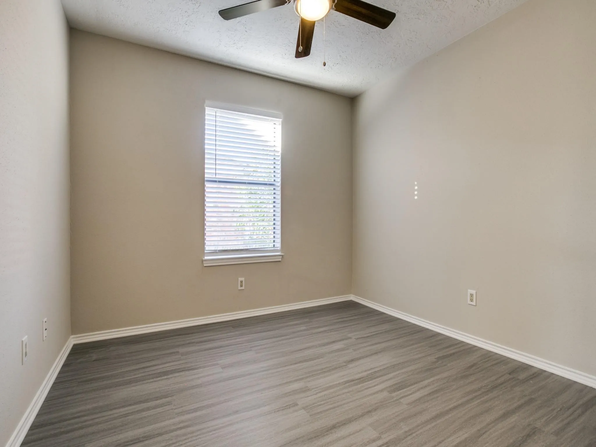 Single Family Residence For Rent in Collin County , 1108 Colmar Drive, Plano, Texas 75023, 3 Bedroom, 2 Bathroom, 2 Garage spaces, 1,453 Sqft, built in 1982, mls#21421343, Real Estate Agent in Plano, Homes For Rent in Collin county, Homes For Rent in Plano, Realtor in Plano Texas, Real Estate Brokerage Independent Realty Texas, Luminita Cordes Realtor