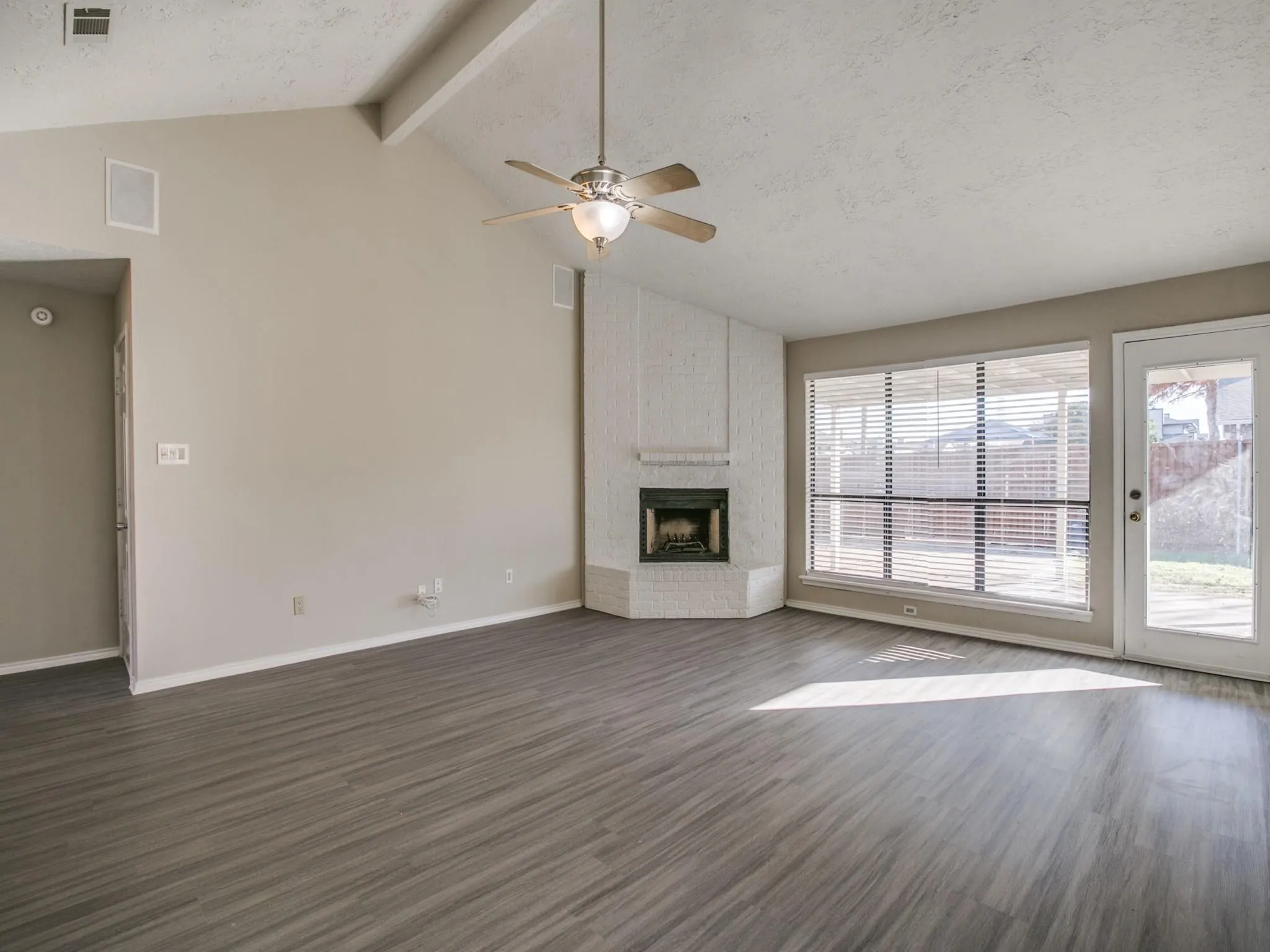 Single Family Residence For Rent in Collin County , 1108 Colmar Drive, Plano, Texas 75023, 3 Bedroom, 2 Bathroom, 2 Garage spaces, 1,453 Sqft, built in 1982, mls#21421343, Real Estate Agent in Plano, Homes For Rent in Collin county, Homes For Rent in Plano, Realtor in Plano Texas, Real Estate Brokerage Independent Realty Texas, Luminita Cordes Realtor
