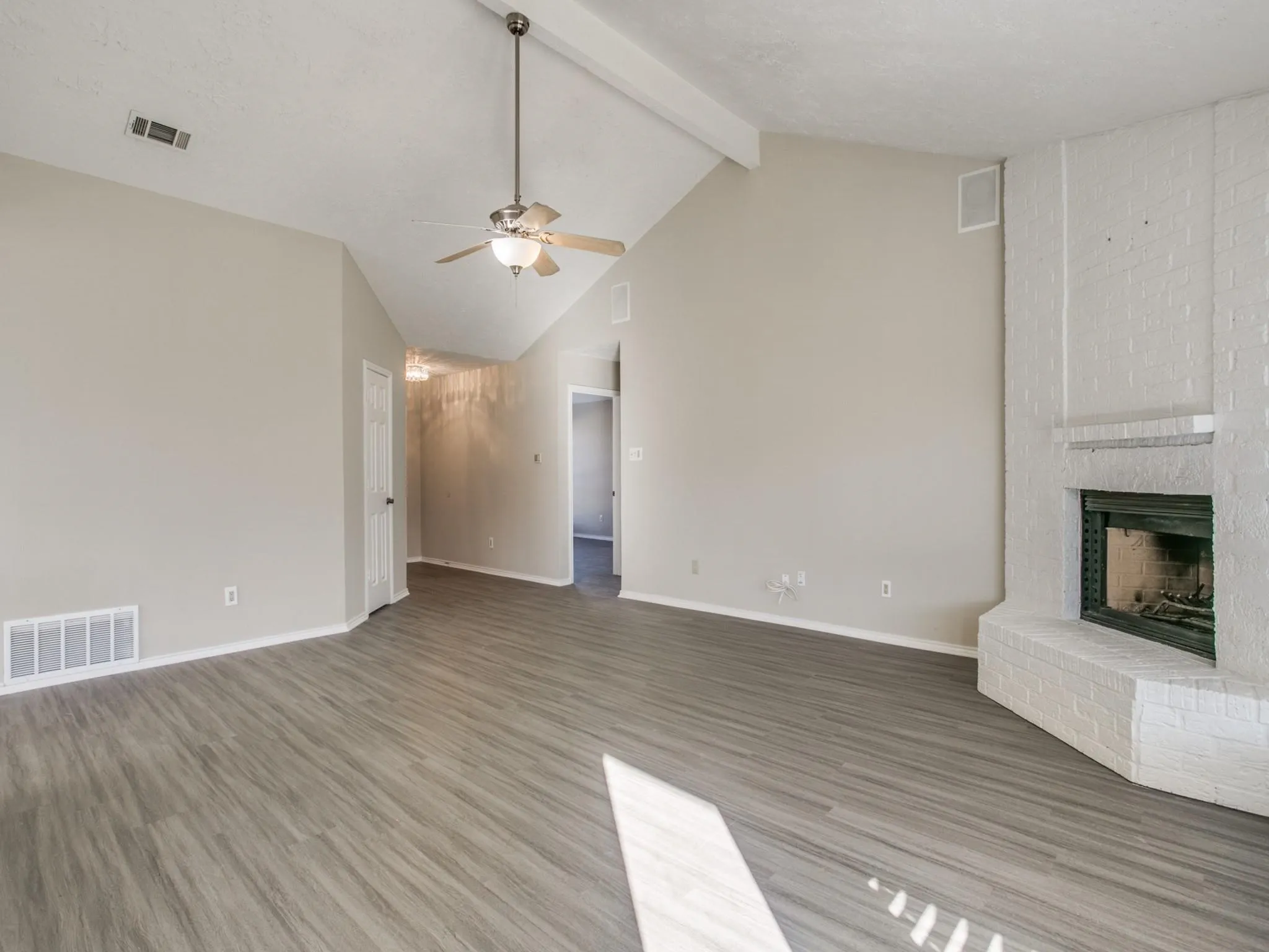 Single Family Residence For Rent in Collin County , 1108 Colmar Drive, Plano, Texas 75023, 3 Bedroom, 2 Bathroom, 2 Garage spaces, 1,453 Sqft, built in 1982, mls#21421343, Real Estate Agent in Plano, Homes For Rent in Collin county, Homes For Rent in Plano, Realtor in Plano Texas, Real Estate Brokerage Independent Realty Texas, Luminita Cordes Realtor