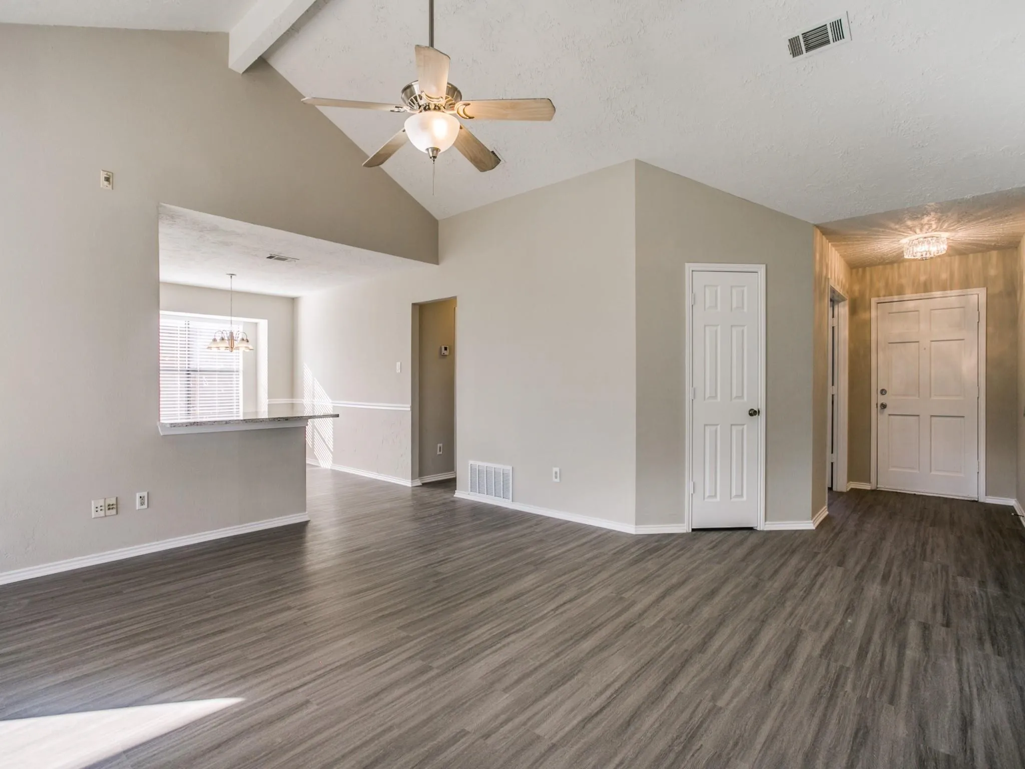 Single Family Residence For Rent in Collin County , 1108 Colmar Drive, Plano, Texas 75023, 3 Bedroom, 2 Bathroom, 2 Garage spaces, 1,453 Sqft, built in 1982, mls#21421343, Real Estate Agent in Plano, Homes For Rent in Collin county, Homes For Rent in Plano, Realtor in Plano Texas, Real Estate Brokerage Independent Realty Texas, Luminita Cordes Realtor