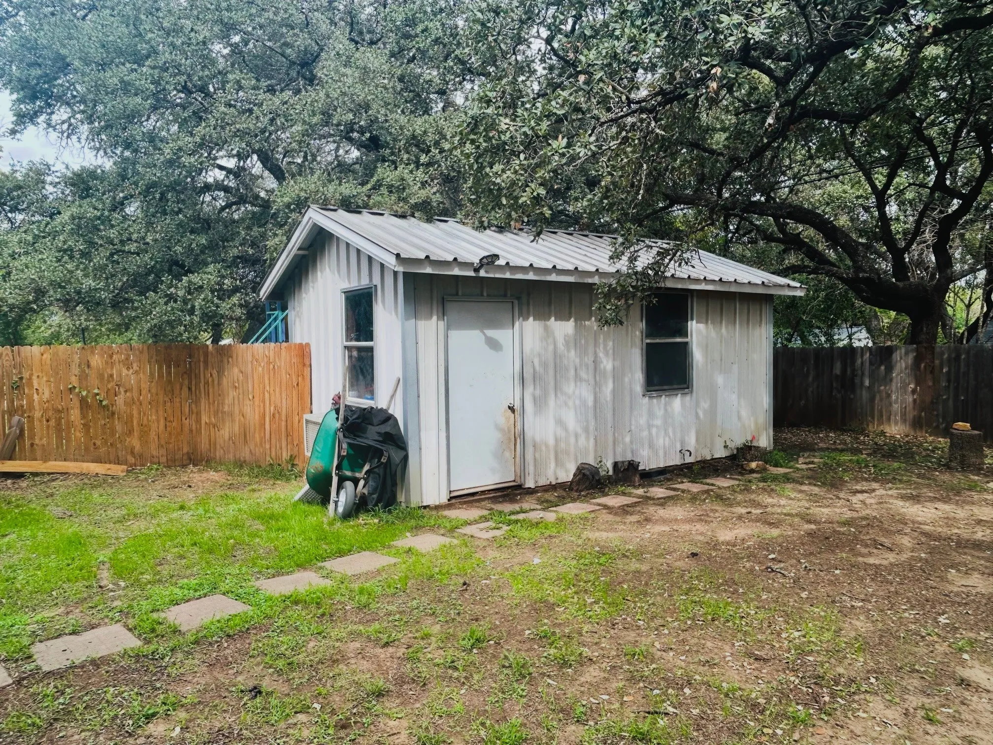Single Family Residence For Sale in Brown County , 3914 Austin Avenue, Brownwood, Texas 76801, 3 Bedroom, 2 Bathroom, Garage spaces, 1,911 Sqft, built in 1967, mls#21421167, Real Estate Agent in Brownwood, Homes For Sale in Brown county, Homes For Sale in Brownwood, Realtor in Brownwood Texas, Real Estate Brokerage Independent Realty Texas, Luminita Cordes Realtor