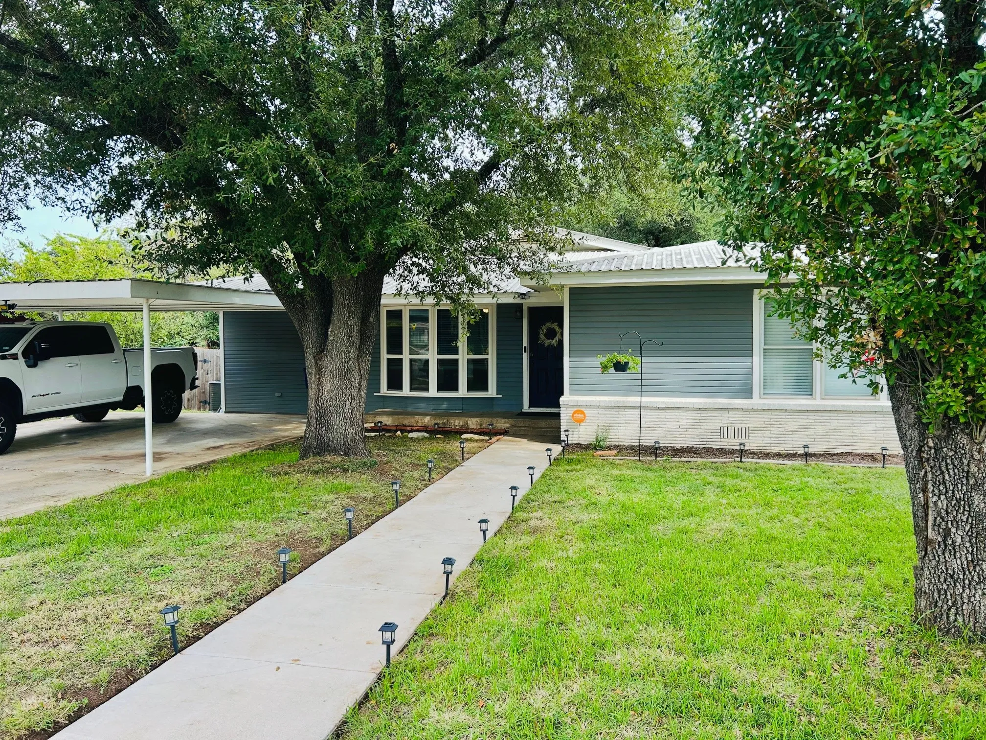 Single Family Residence For Sale in Brown County , 3914 Austin Avenue, Brownwood, Texas 76801, 3 Bedroom, 2 Bathroom, Garage spaces, 1,911 Sqft, built in 1967, mls#21421167, Real Estate Agent in Brownwood, Homes For Sale in Brown county, Homes For Sale in Brownwood, Realtor in Brownwood Texas, Real Estate Brokerage Independent Realty Texas, Luminita Cordes Realtor