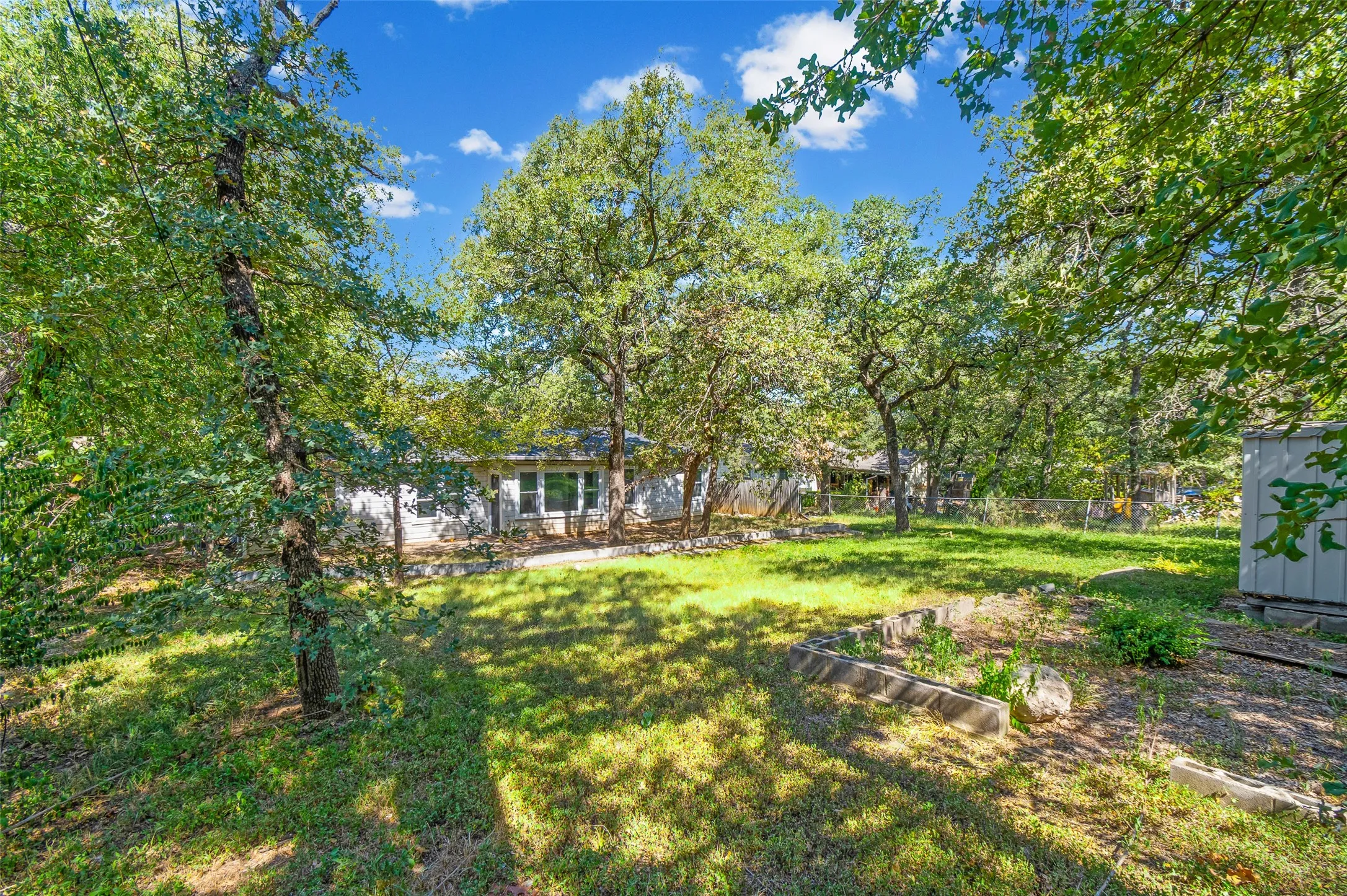 Single Family Residence For Sale in Tarrant County , 2515 Yeager Street, Fort Worth, Texas 76112, 4 Bedroom, 2 Bathroom, Garage spaces, 1,329 Sqft, built in 1953, mls#21421348, Real Estate Agent in Fort Worth, Homes For Sale in Tarrant county, Homes For Sale in Fort Worth, Realtor in Fort Worth Texas, Real Estate Brokerage Independent Realty Texas, Luminita Cordes Realtor