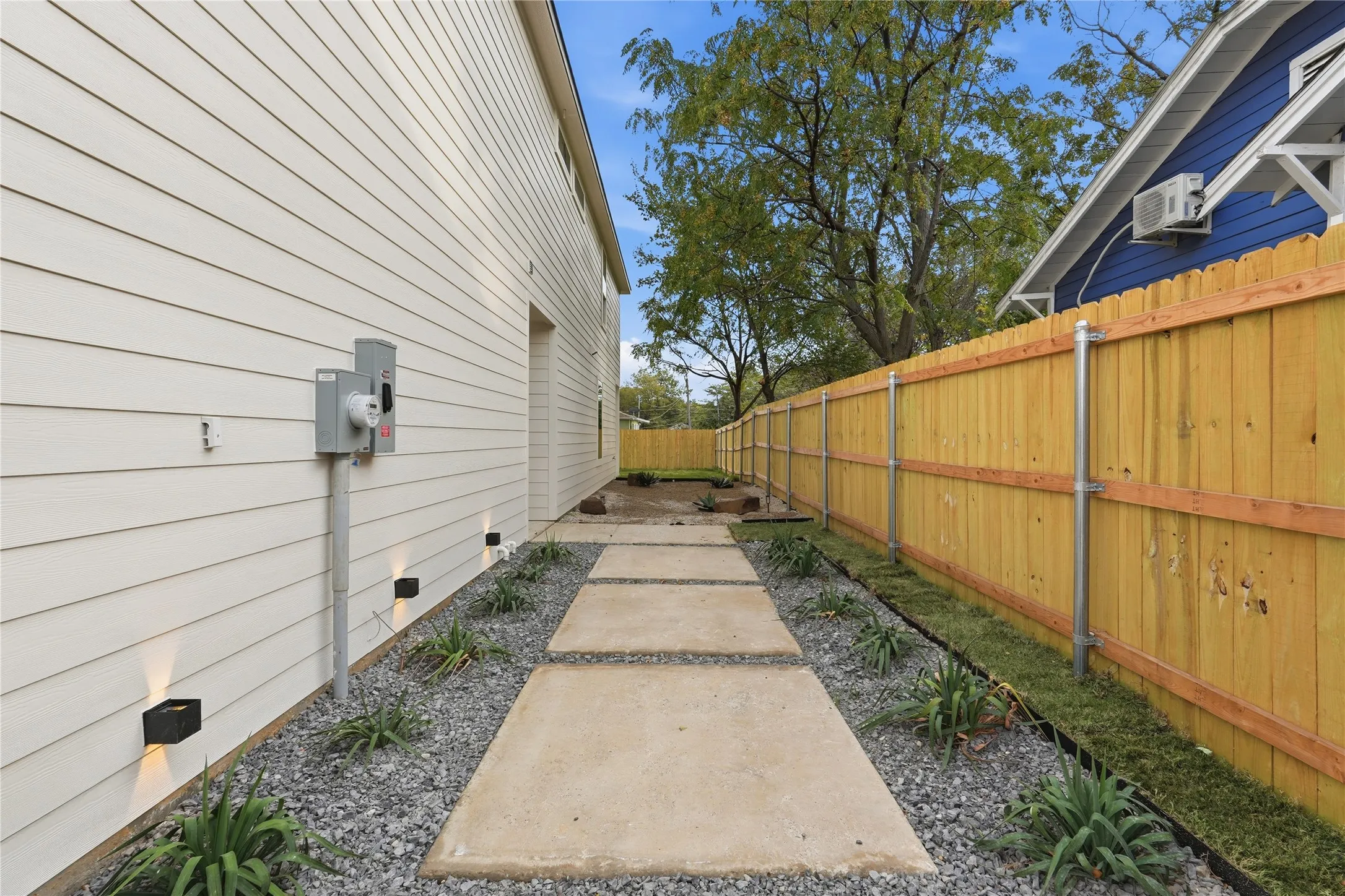 Duplex For Sale in Dallas County , 3427 & 3429 Detonte Street, Dallas, Texas 75223, 6 Bedroom, 6 Bathroom, 2 Garage spaces, 0 Sqft, built in 2026, mls#21421294, Real Estate Agent in Dallas, Homes For Sale in Dallas county, Homes For Sale in Dallas, Realtor in Dallas Texas, Real Estate Brokerage Independent Realty Texas, Luminita Cordes Realtor