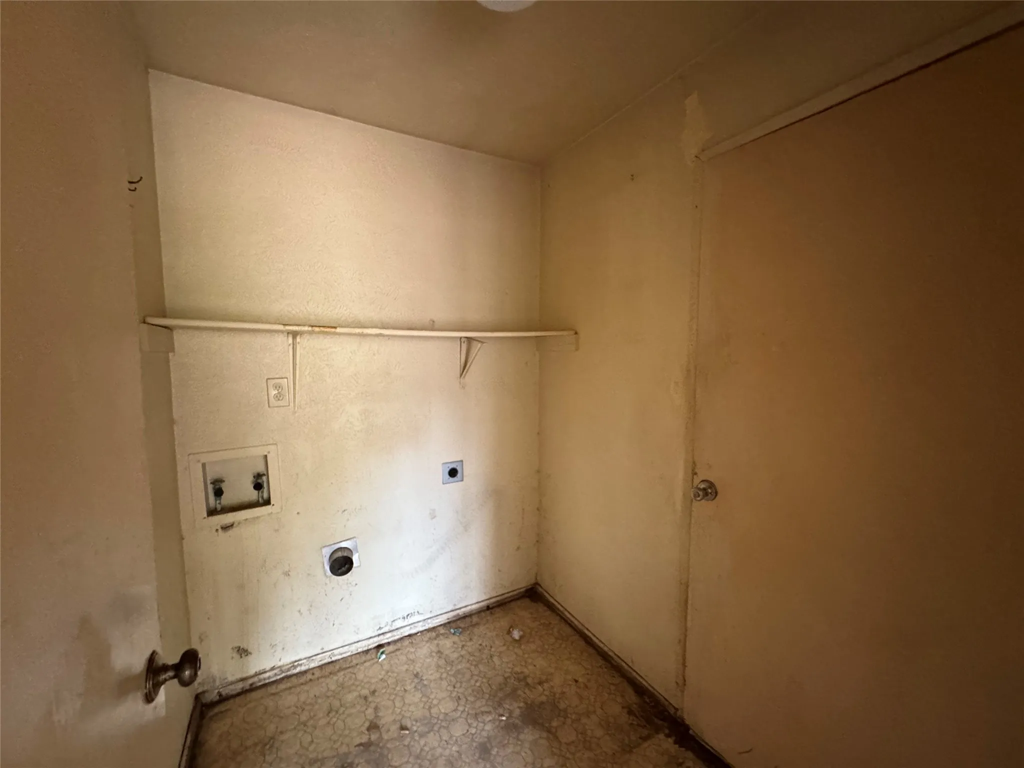 Single Family Residence For Sale in Collin County , 1325 Crestview Drive, Allen, Texas 75002, 3 Bedroom, 2 Bathroom, 2 Garage spaces, 1,594 Sqft, built in 1982, mls#21421336, Real Estate Agent in Allen, Homes For Sale in Collin county, Homes For Sale in Allen, Realtor in Allen Texas, Real Estate Brokerage Independent Realty Texas, Luminita Cordes Realtor