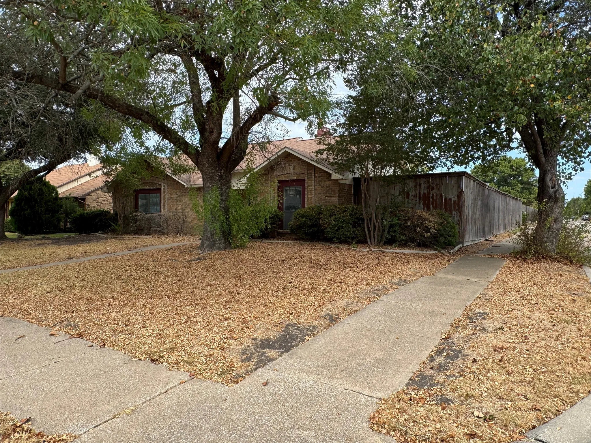 Single Family Residence For Sale in Collin County , 1325 Crestview Drive, Allen, Texas 75002, 3 Bedroom, 2 Bathroom, 2 Garage spaces, 1,594 Sqft, built in 1982, mls#21421336, Real Estate Agent in Allen, Homes For Sale in Collin county, Homes For Sale in Allen, Realtor in Allen Texas, Real Estate Brokerage Independent Realty Texas, Luminita Cordes Realtor
