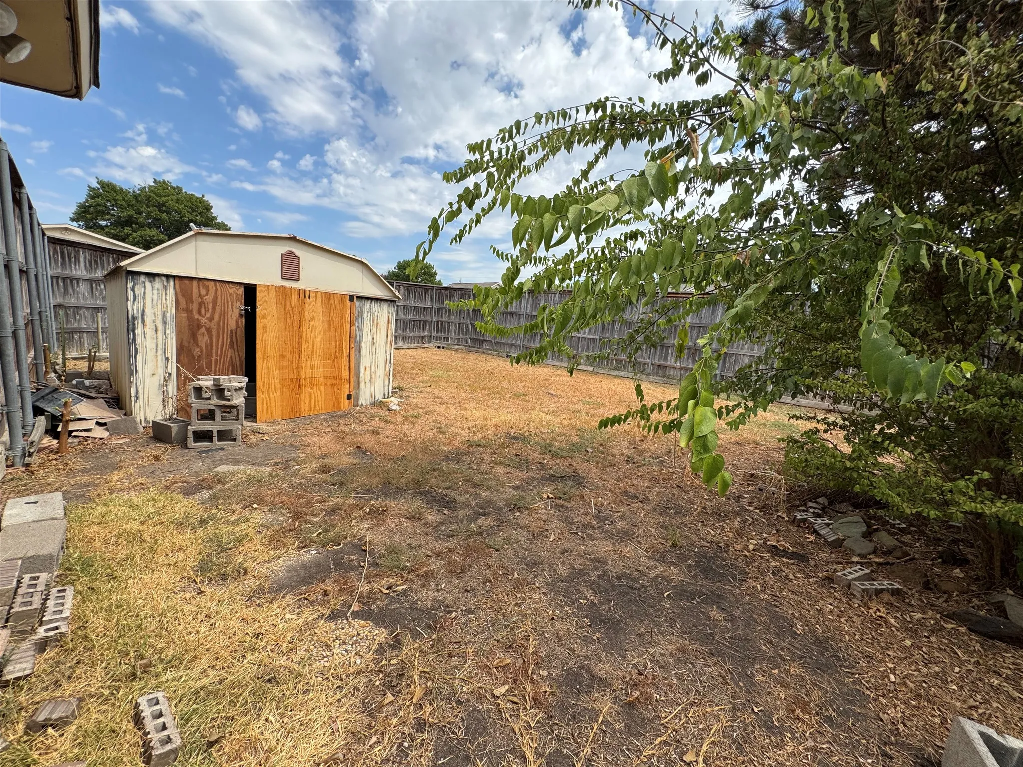 Single Family Residence For Sale in Collin County , 1325 Crestview Drive, Allen, Texas 75002, 3 Bedroom, 2 Bathroom, 2 Garage spaces, 1,594 Sqft, built in 1982, mls#21421336, Real Estate Agent in Allen, Homes For Sale in Collin county, Homes For Sale in Allen, Realtor in Allen Texas, Real Estate Brokerage Independent Realty Texas, Luminita Cordes Realtor