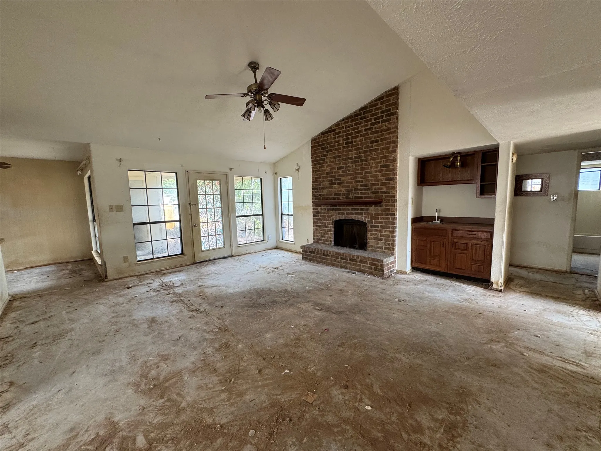 Single Family Residence For Sale in Collin County , 1325 Crestview Drive, Allen, Texas 75002, 3 Bedroom, 2 Bathroom, 2 Garage spaces, 1,594 Sqft, built in 1982, mls#21421336, Real Estate Agent in Allen, Homes For Sale in Collin county, Homes For Sale in Allen, Realtor in Allen Texas, Real Estate Brokerage Independent Realty Texas, Luminita Cordes Realtor