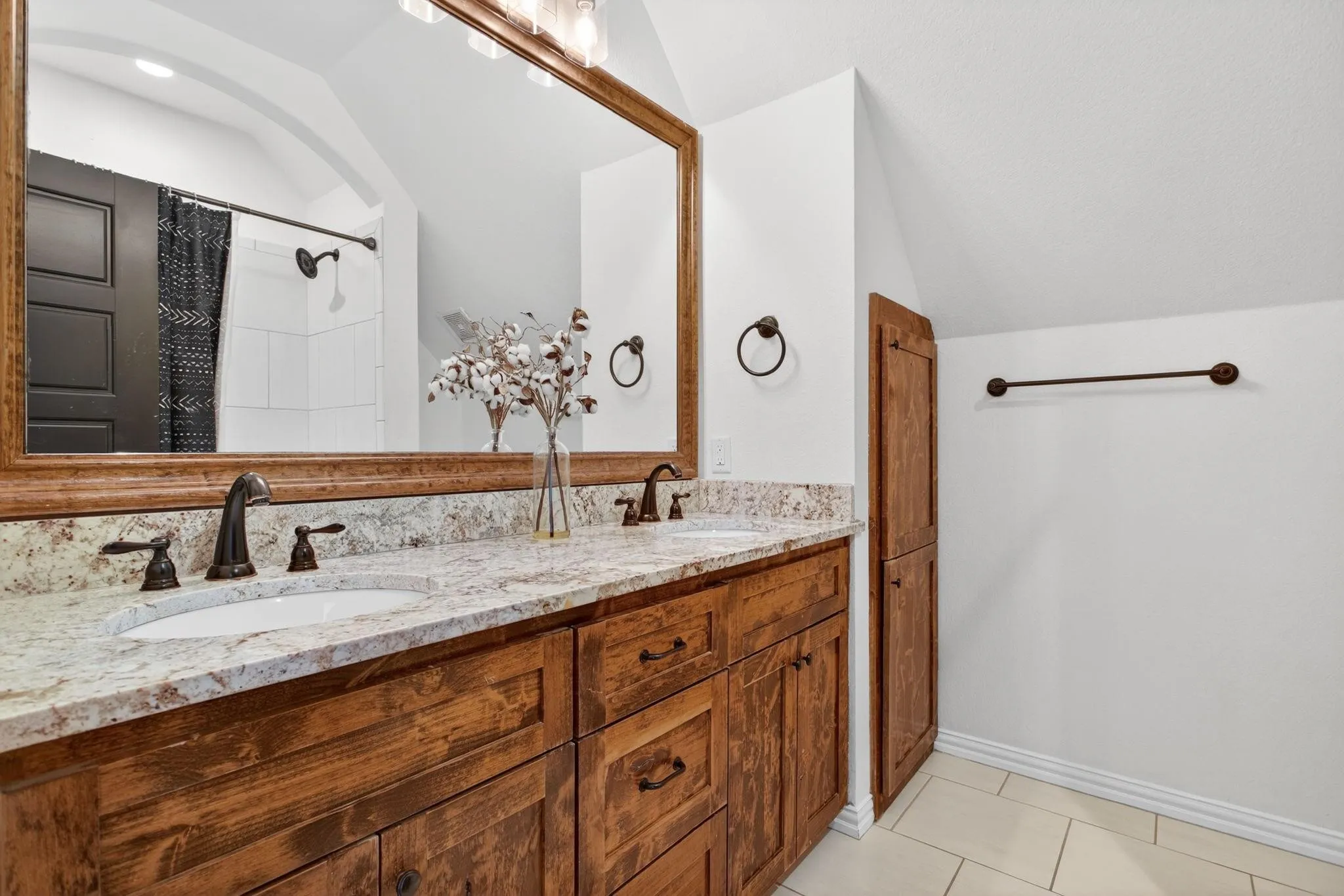 Single Family Residence For Rent in Parker County , 301 Rustic View Lane, Aledo, Texas 76008, 5 Bedroom, 5 Bathroom, 9 Garage spaces, 4,754 Sqft, built in 2014, mls#21421303, Real Estate Agent in Aledo, Homes For Rent in Parker county, Homes For Rent in Aledo, Realtor in Aledo Texas, Real Estate Brokerage Independent Realty Texas, Luminita Cordes Realtor