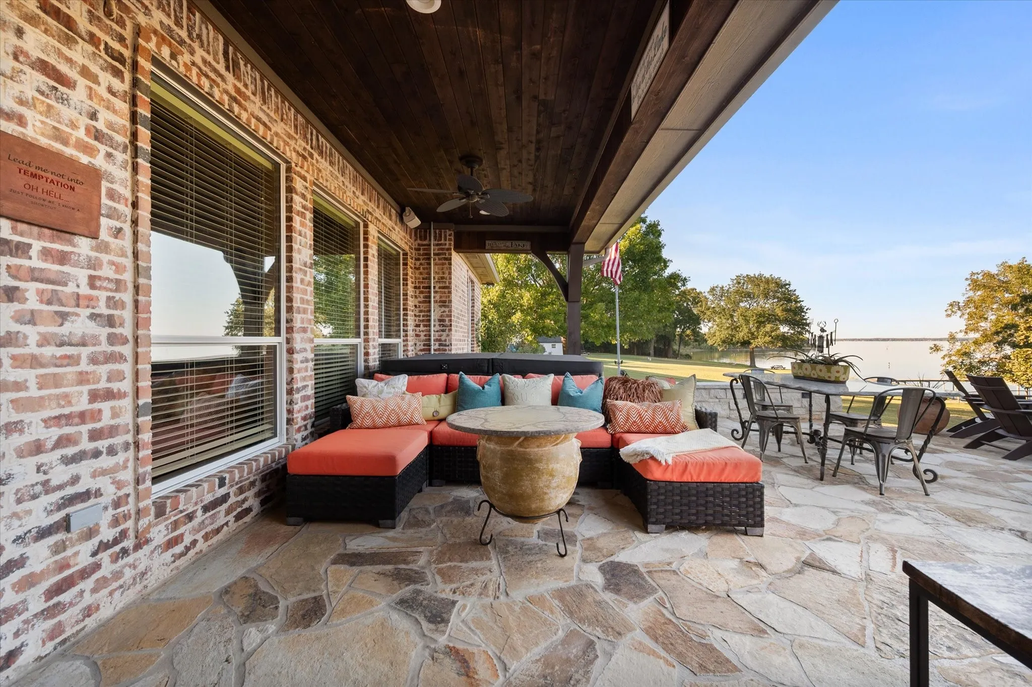 Single Family Residence For Sale in Navarro County , 108 County Road 3187, Corsicana, Texas 75109, 3 Bedroom, 2 Bathroom, 2 Garage spaces, 2,199 Sqft, built in 2006, mls#21418436, Real Estate Agent in Corsicana, Homes For Sale in Navarro county, Homes For Sale in Corsicana, Realtor in Corsicana Texas, Real Estate Brokerage Independent Realty Texas, Luminita Cordes Realtor