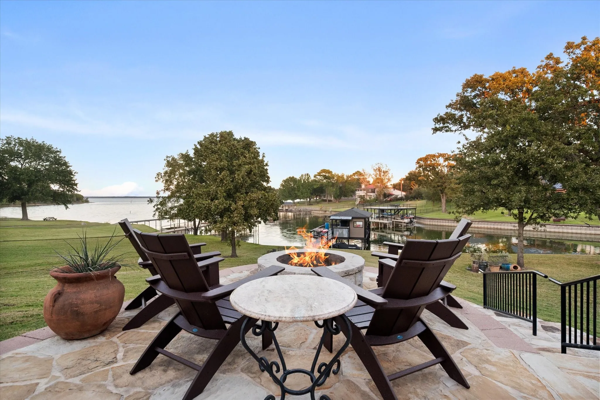 Single Family Residence For Sale in Navarro County , 108 County Road 3187, Corsicana, Texas 75109, 3 Bedroom, 2 Bathroom, 2 Garage spaces, 2,199 Sqft, built in 2006, mls#21418436, Real Estate Agent in Corsicana, Homes For Sale in Navarro county, Homes For Sale in Corsicana, Realtor in Corsicana Texas, Real Estate Brokerage Independent Realty Texas, Luminita Cordes Realtor