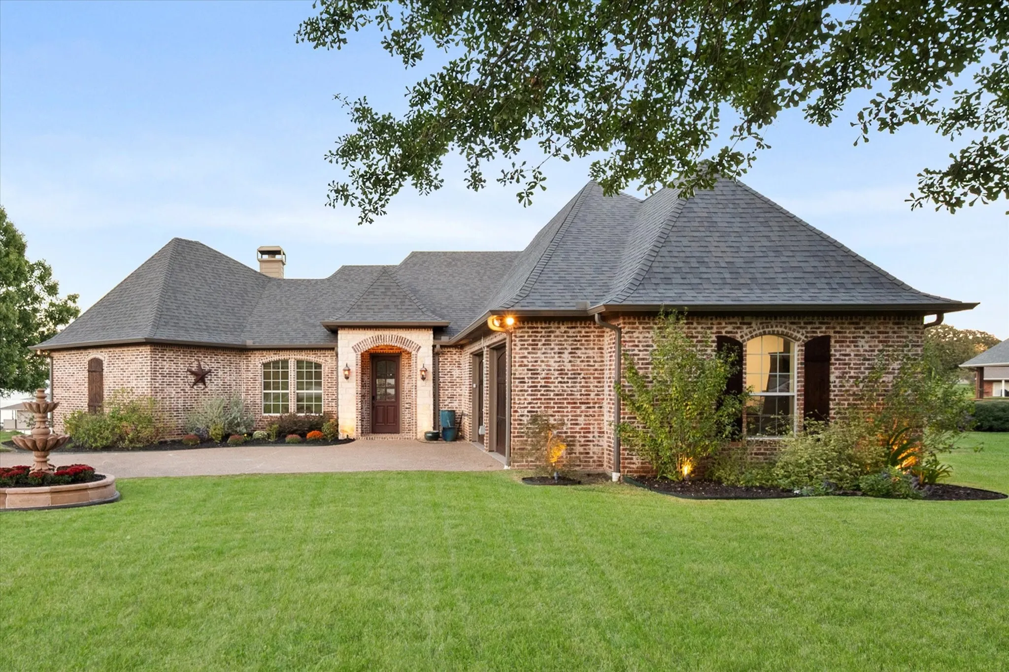 Single Family Residence For Sale in Navarro County , 108 County Road 3187, Corsicana, Texas 75109, 3 Bedroom, 2 Bathroom, 2 Garage spaces, 2,199 Sqft, built in 2006, mls#21418436, Real Estate Agent in Corsicana, Homes For Sale in Navarro county, Homes For Sale in Corsicana, Realtor in Corsicana Texas, Real Estate Brokerage Independent Realty Texas, Luminita Cordes Realtor