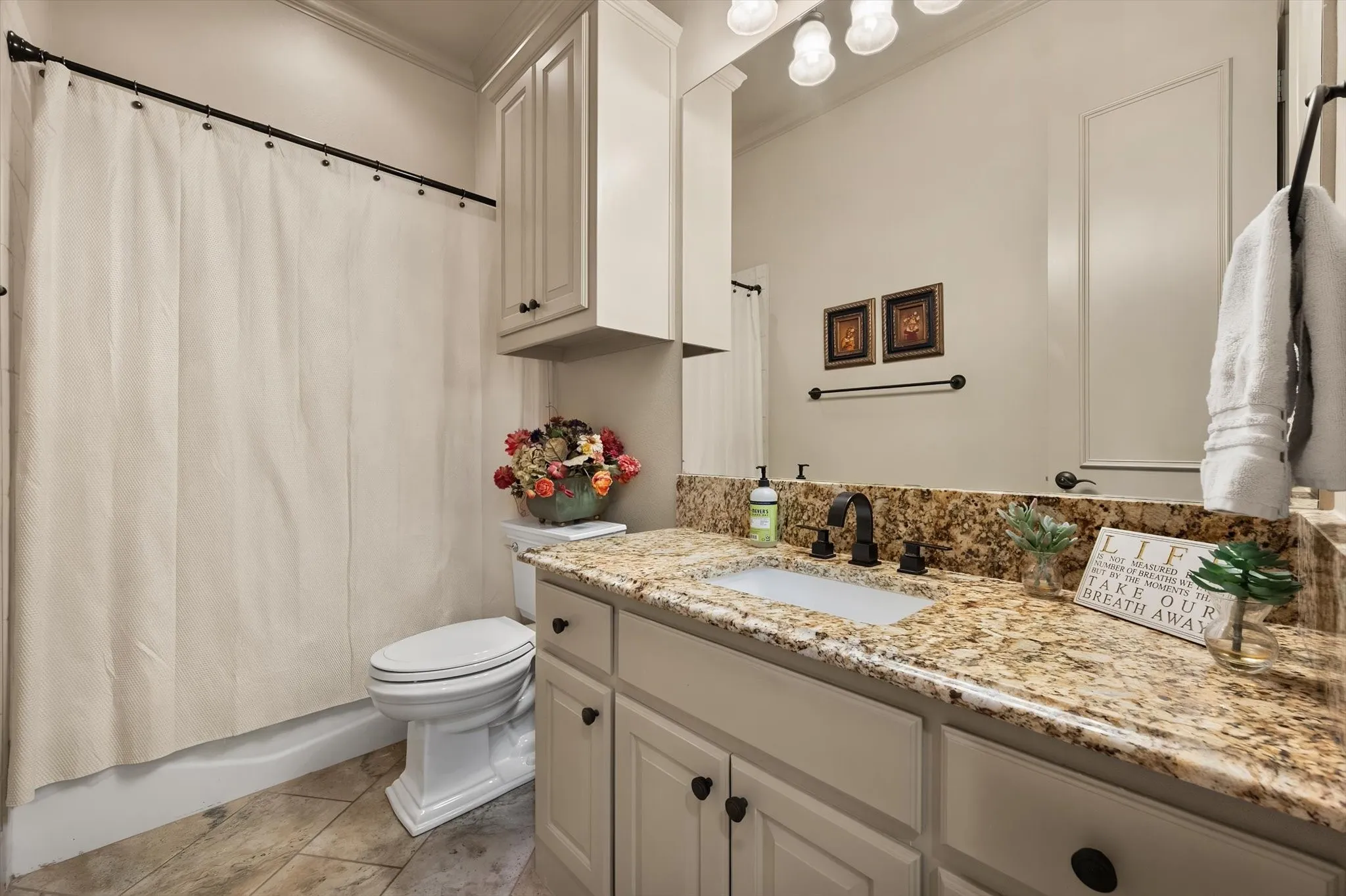 Single Family Residence For Sale in Navarro County , 108 County Road 3187, Corsicana, Texas 75109, 3 Bedroom, 2 Bathroom, 2 Garage spaces, 2,199 Sqft, built in 2006, mls#21418436, Real Estate Agent in Corsicana, Homes For Sale in Navarro county, Homes For Sale in Corsicana, Realtor in Corsicana Texas, Real Estate Brokerage Independent Realty Texas, Luminita Cordes Realtor