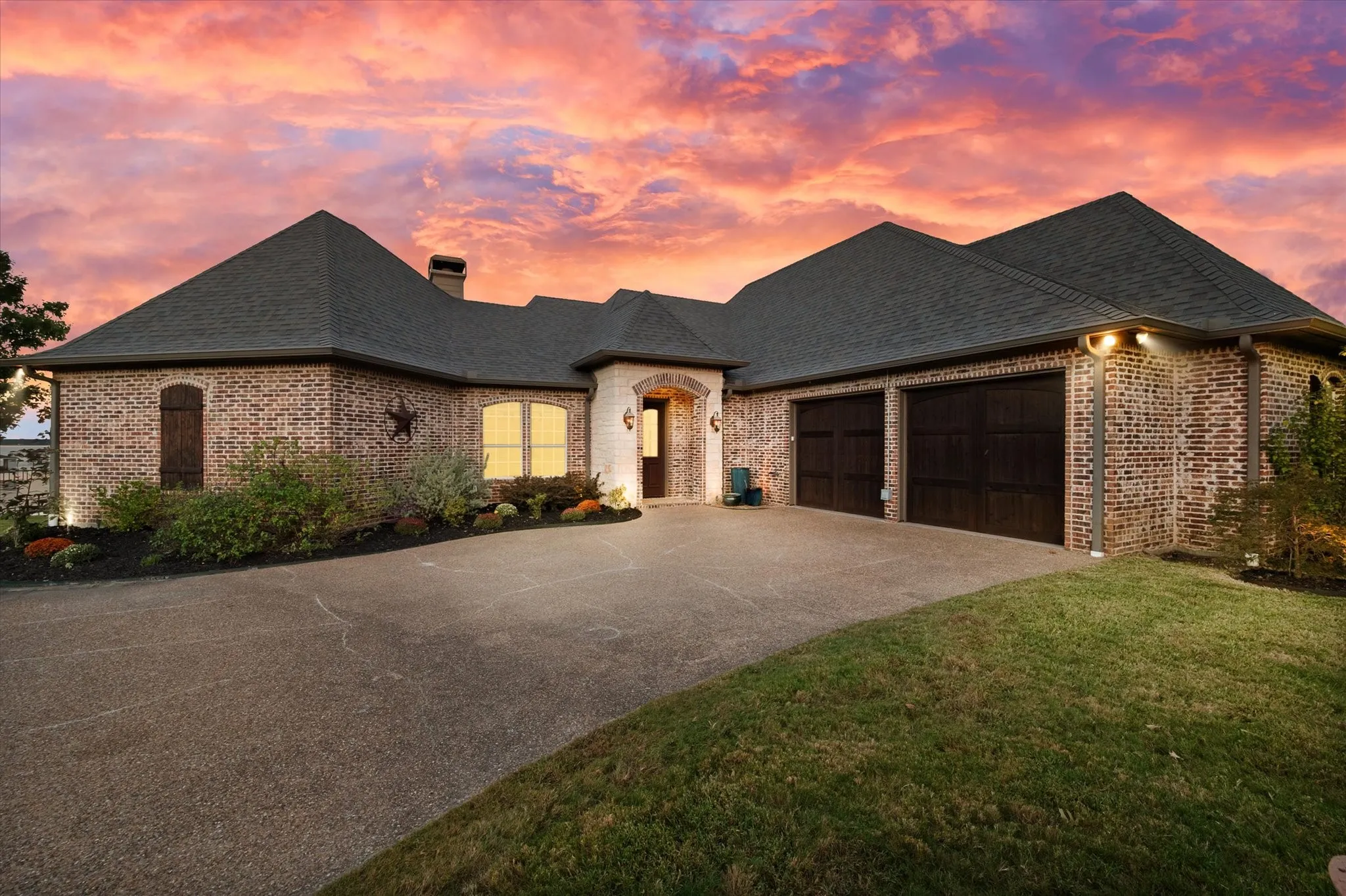 Single Family Residence For Sale in Navarro County , 108 County Road 3187, Corsicana, Texas 75109, 3 Bedroom, 2 Bathroom, 2 Garage spaces, 2,199 Sqft, built in 2006, mls#21418436, Real Estate Agent in Corsicana, Homes For Sale in Navarro county, Homes For Sale in Corsicana, Realtor in Corsicana Texas, Real Estate Brokerage Independent Realty Texas, Luminita Cordes Realtor