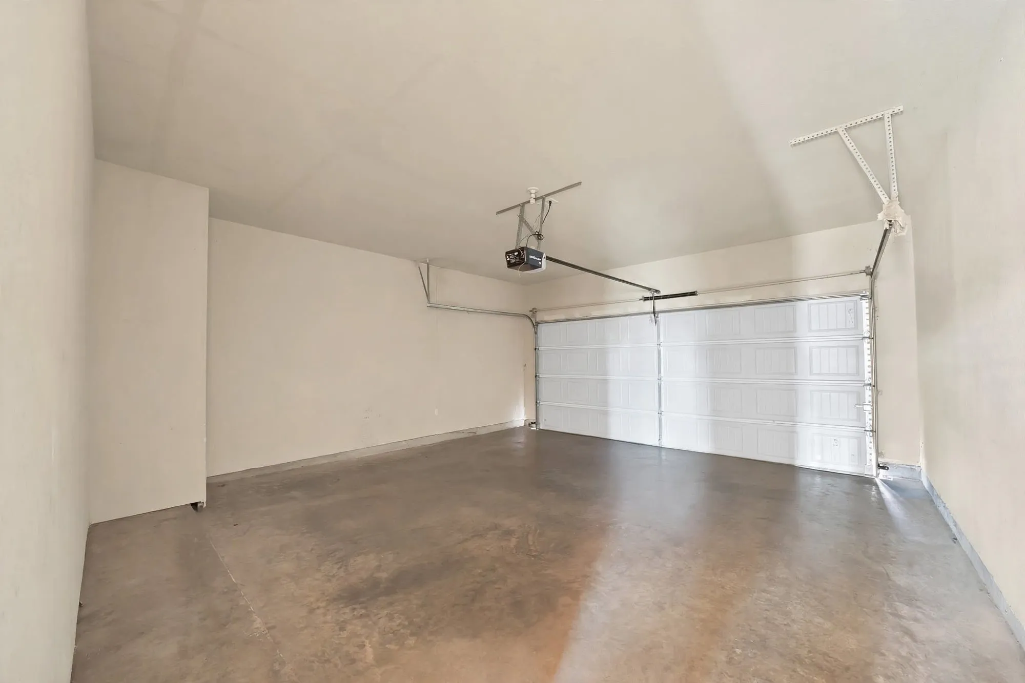 Single Family Residence For Rent in Tarrant County , 8641 Fawn Hill Court, Fort Worth, Texas 76134, 4 Bedroom, 3 Bathroom, 2 Garage spaces, 1,935 Sqft, built in 2015, mls#21421369, Real Estate Agent in Fort Worth, Homes For Rent in Tarrant county, Homes For Rent in Fort Worth, Realtor in Fort Worth Texas, Real Estate Brokerage Independent Realty Texas, Luminita Cordes Realtor