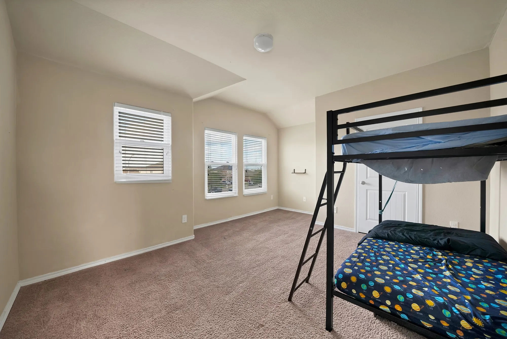 Single Family Residence For Rent in Tarrant County , 8641 Fawn Hill Court, Fort Worth, Texas 76134, 4 Bedroom, 3 Bathroom, 2 Garage spaces, 1,935 Sqft, built in 2015, mls#21421369, Real Estate Agent in Fort Worth, Homes For Rent in Tarrant county, Homes For Rent in Fort Worth, Realtor in Fort Worth Texas, Real Estate Brokerage Independent Realty Texas, Luminita Cordes Realtor