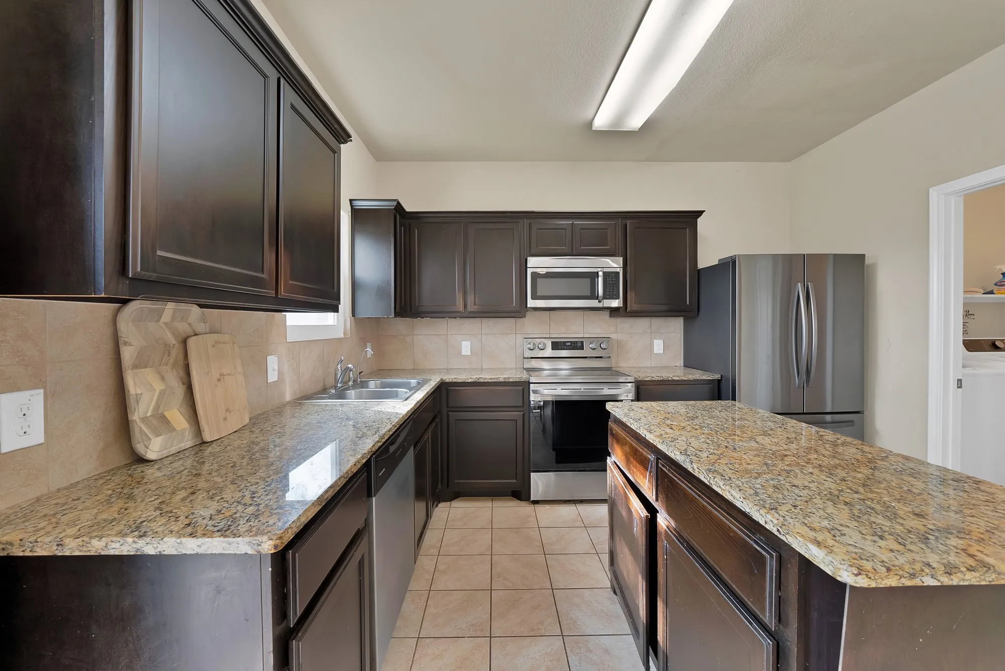 Single Family Residence For Rent in Tarrant County , 8641 Fawn Hill Court, Fort Worth, Texas 76134, 4 Bedroom, 3 Bathroom, 2 Garage spaces, 1,935 Sqft, built in 2015, mls#21421369, Real Estate Agent in Fort Worth, Homes For Rent in Tarrant county, Homes For Rent in Fort Worth, Realtor in Fort Worth Texas, Real Estate Brokerage Independent Realty Texas, Luminita Cordes Realtor