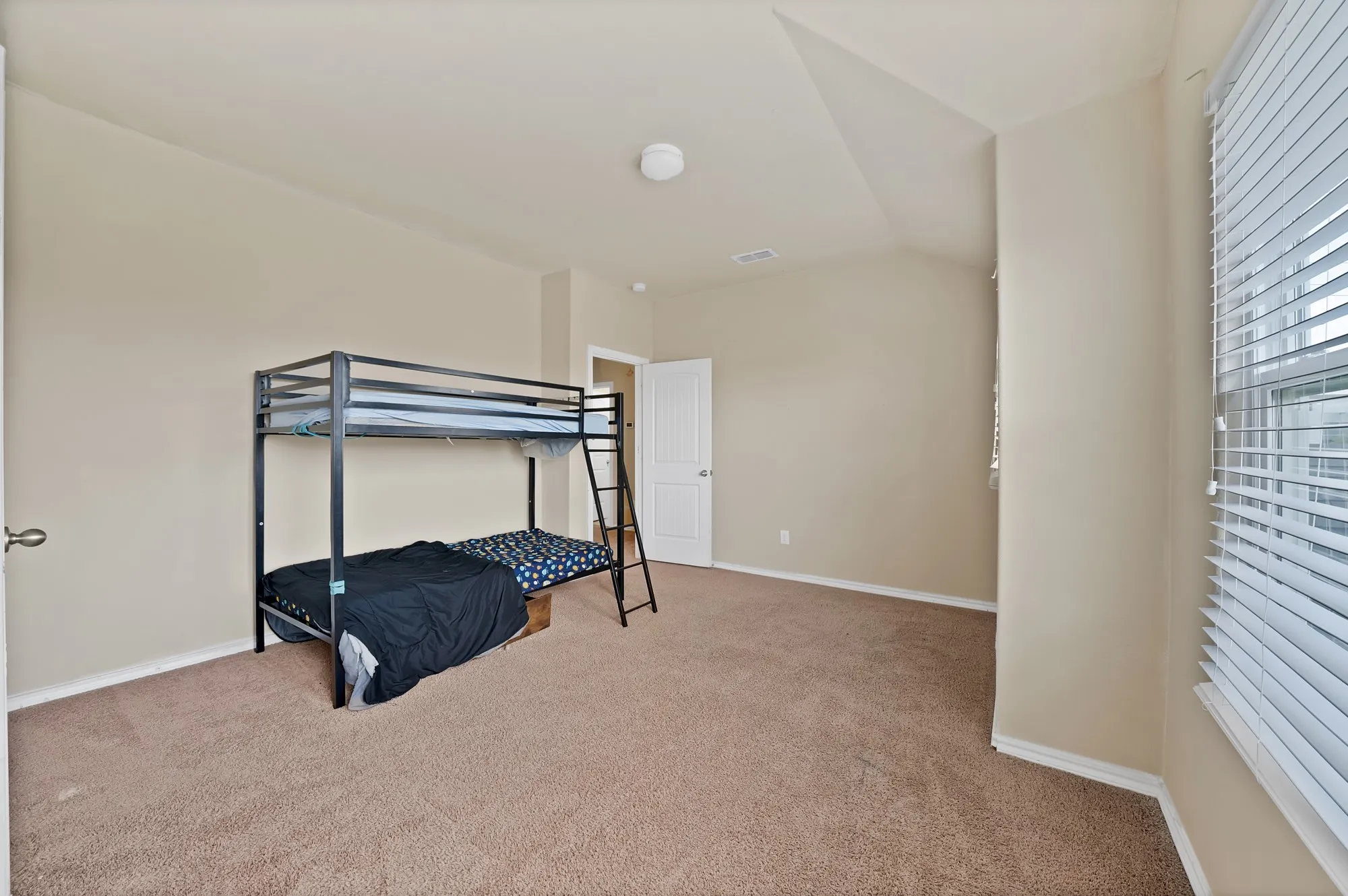 Single Family Residence For Rent in Tarrant County , 8641 Fawn Hill Court, Fort Worth, Texas 76134, 4 Bedroom, 3 Bathroom, 2 Garage spaces, 1,935 Sqft, built in 2015, mls#21421369, Real Estate Agent in Fort Worth, Homes For Rent in Tarrant county, Homes For Rent in Fort Worth, Realtor in Fort Worth Texas, Real Estate Brokerage Independent Realty Texas, Luminita Cordes Realtor