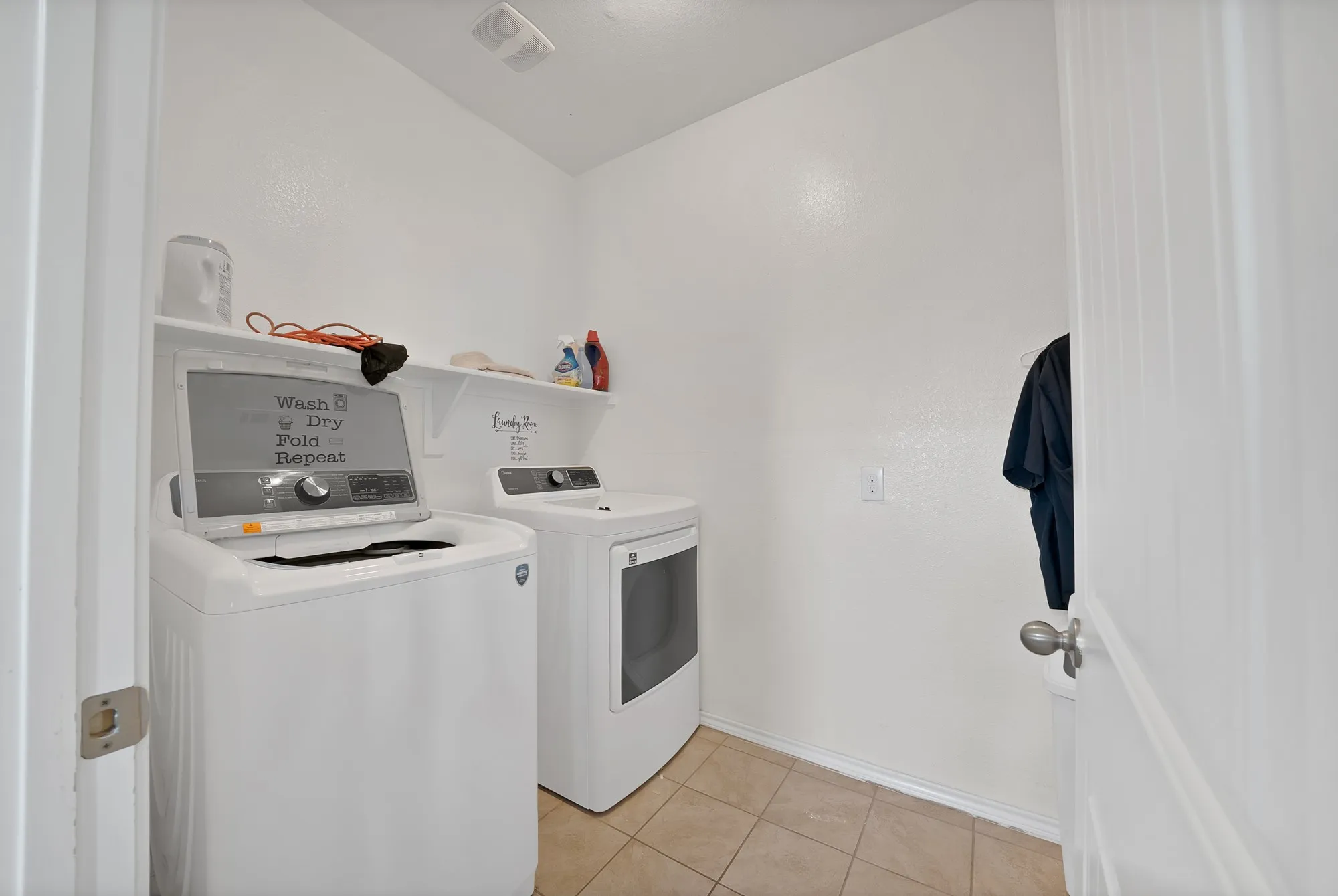 Single Family Residence For Rent in Tarrant County , 8641 Fawn Hill Court, Fort Worth, Texas 76134, 4 Bedroom, 3 Bathroom, 2 Garage spaces, 1,935 Sqft, built in 2015, mls#21421369, Real Estate Agent in Fort Worth, Homes For Rent in Tarrant county, Homes For Rent in Fort Worth, Realtor in Fort Worth Texas, Real Estate Brokerage Independent Realty Texas, Luminita Cordes Realtor