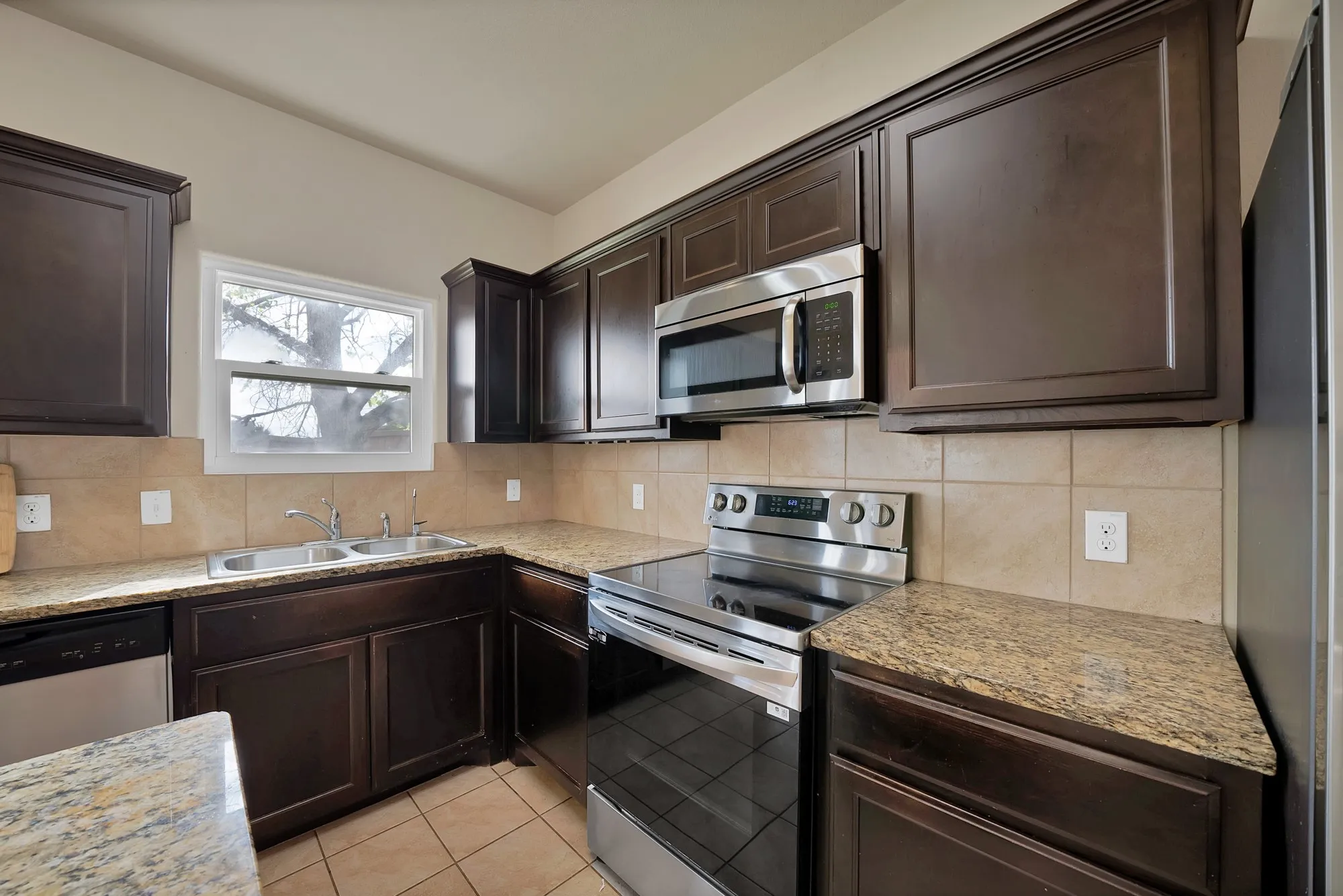 Single Family Residence For Rent in Tarrant County , 8641 Fawn Hill Court, Fort Worth, Texas 76134, 4 Bedroom, 3 Bathroom, 2 Garage spaces, 1,935 Sqft, built in 2015, mls#21421369, Real Estate Agent in Fort Worth, Homes For Rent in Tarrant county, Homes For Rent in Fort Worth, Realtor in Fort Worth Texas, Real Estate Brokerage Independent Realty Texas, Luminita Cordes Realtor