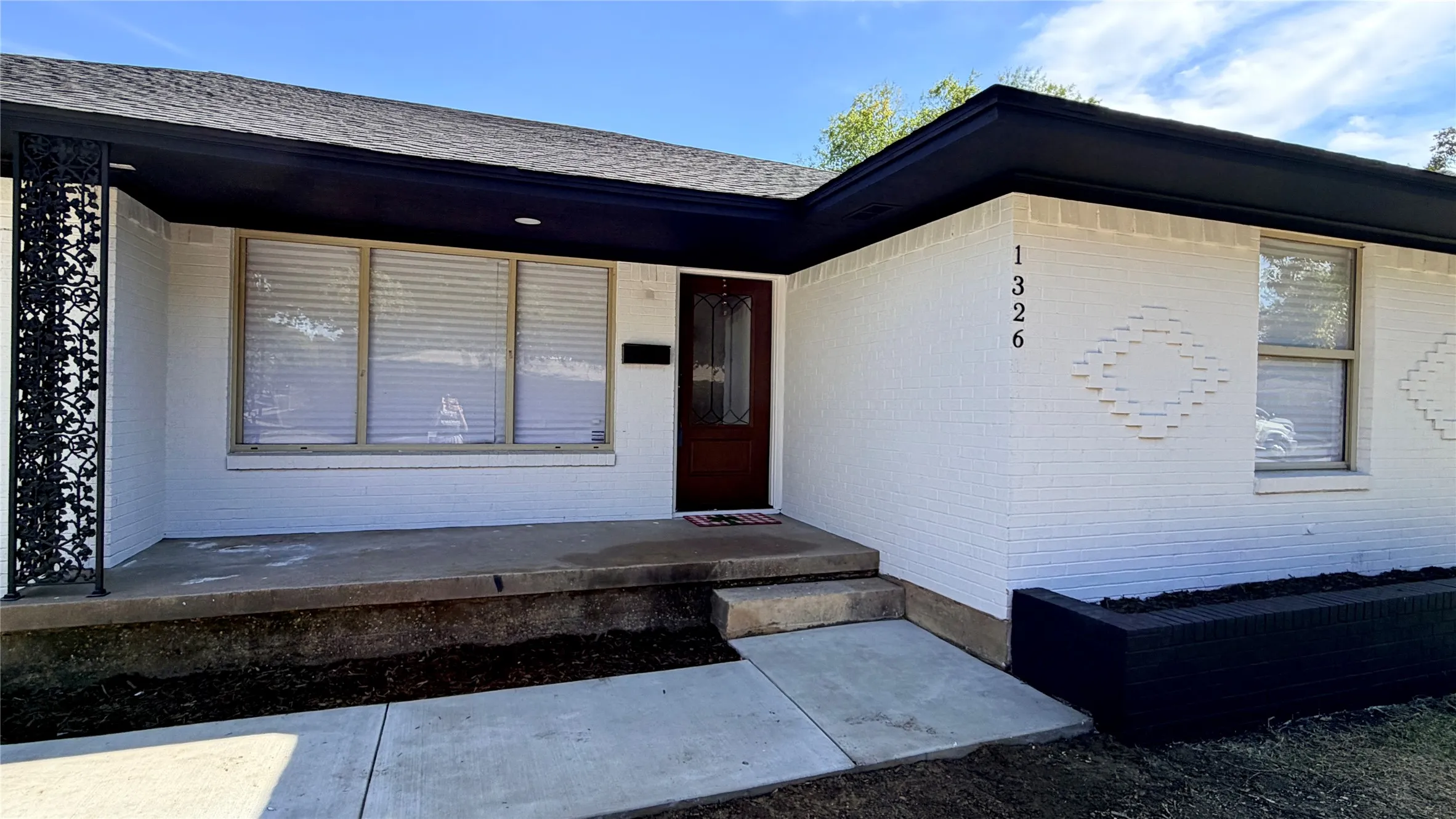 Single Family Residence For Sale in Dallas County , 1326 TANAGER Lane, Garland, Texas 75042, 3 Bedroom, 2 Bathroom, 2 Garage spaces, 1,468 Sqft, built in 1957, mls#21421370, Real Estate Agent in Garland, Homes For Sale in Dallas county, Homes For Sale in Garland, Realtor in Garland Texas, Real Estate Brokerage Independent Realty Texas, Luminita Cordes Realtor