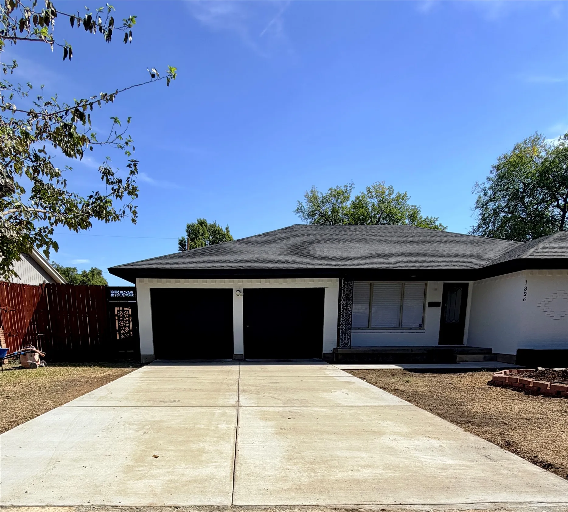 Single Family Residence For Sale in Dallas County , 1326 TANAGER Lane, Garland, Texas 75042, 3 Bedroom, 2 Bathroom, 2 Garage spaces, 1,468 Sqft, built in 1957, mls#21421370, Real Estate Agent in Garland, Homes For Sale in Dallas county, Homes For Sale in Garland, Realtor in Garland Texas, Real Estate Brokerage Independent Realty Texas, Luminita Cordes Realtor