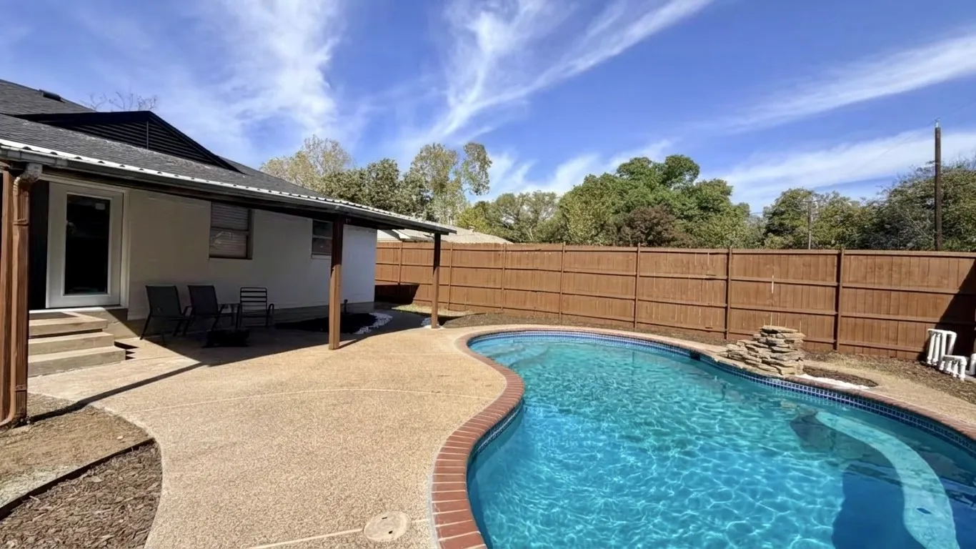 Single Family Residence For Sale in Dallas County , 1326 TANAGER Lane, Garland, Texas 75042, 3 Bedroom, 2 Bathroom, 2 Garage spaces, 1,468 Sqft, built in 1957, mls#21421370, Real Estate Agent in Garland, Homes For Sale in Dallas county, Homes For Sale in Garland, Realtor in Garland Texas, Real Estate Brokerage Independent Realty Texas, Luminita Cordes Realtor
