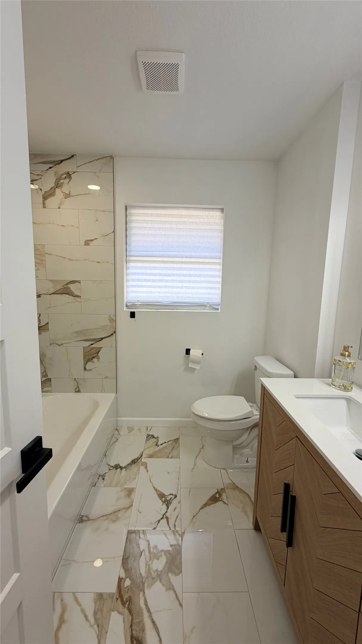 Single Family Residence For Sale in Dallas County , 1326 TANAGER Lane, Garland, Texas 75042, 3 Bedroom, 2 Bathroom, 2 Garage spaces, 1,468 Sqft, built in 1957, mls#21421370, Real Estate Agent in Garland, Homes For Sale in Dallas county, Homes For Sale in Garland, Realtor in Garland Texas, Real Estate Brokerage Independent Realty Texas, Luminita Cordes Realtor