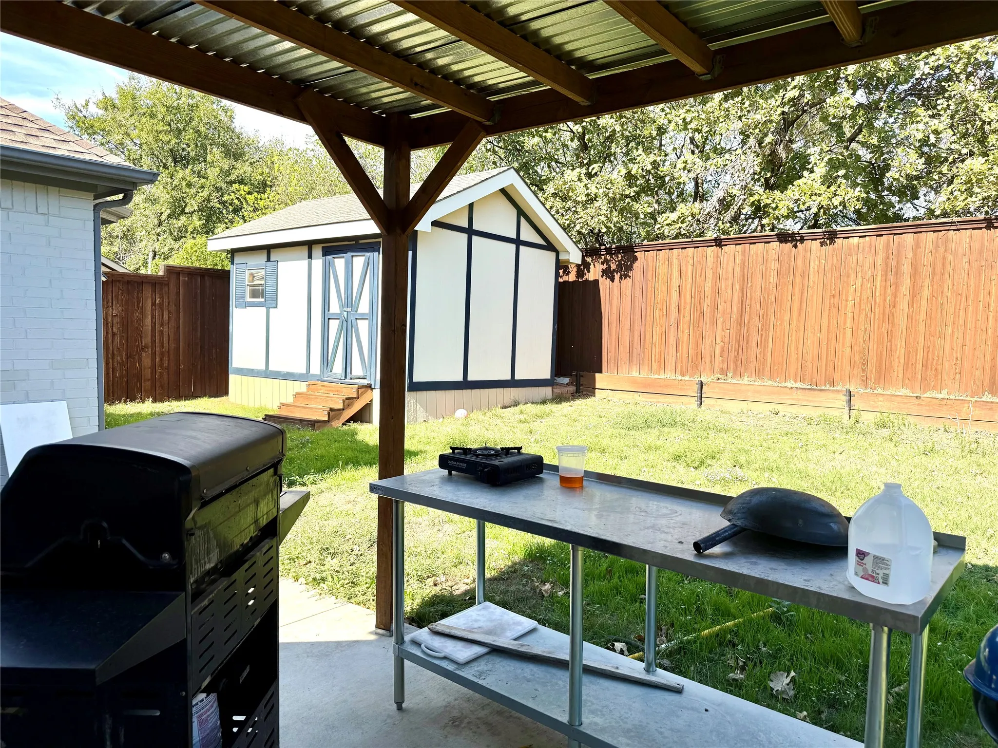 Single Family Residence For Sale in Denton County , 1157 Tanner Drive, Lewisville, Texas 75077, 5 Bedroom, 3 Bathroom, 2 Garage spaces, 2,662 Sqft, built in 1998, mls#21421371, Real Estate Agent in Lewisville, Homes For Sale in Denton county, Homes For Sale in Lewisville, Realtor in Lewisville Texas, Real Estate Brokerage Independent Realty Texas, Luminita Cordes Realtor