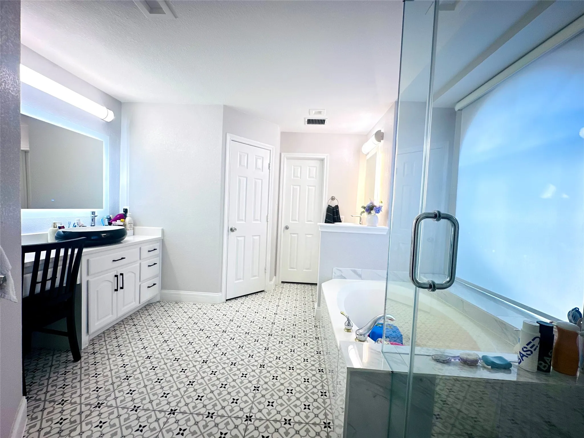Single Family Residence For Sale in Denton County , 1157 Tanner Drive, Lewisville, Texas 75077, 5 Bedroom, 3 Bathroom, 2 Garage spaces, 2,662 Sqft, built in 1998, mls#21421371, Real Estate Agent in Lewisville, Homes For Sale in Denton county, Homes For Sale in Lewisville, Realtor in Lewisville Texas, Real Estate Brokerage Independent Realty Texas, Luminita Cordes Realtor