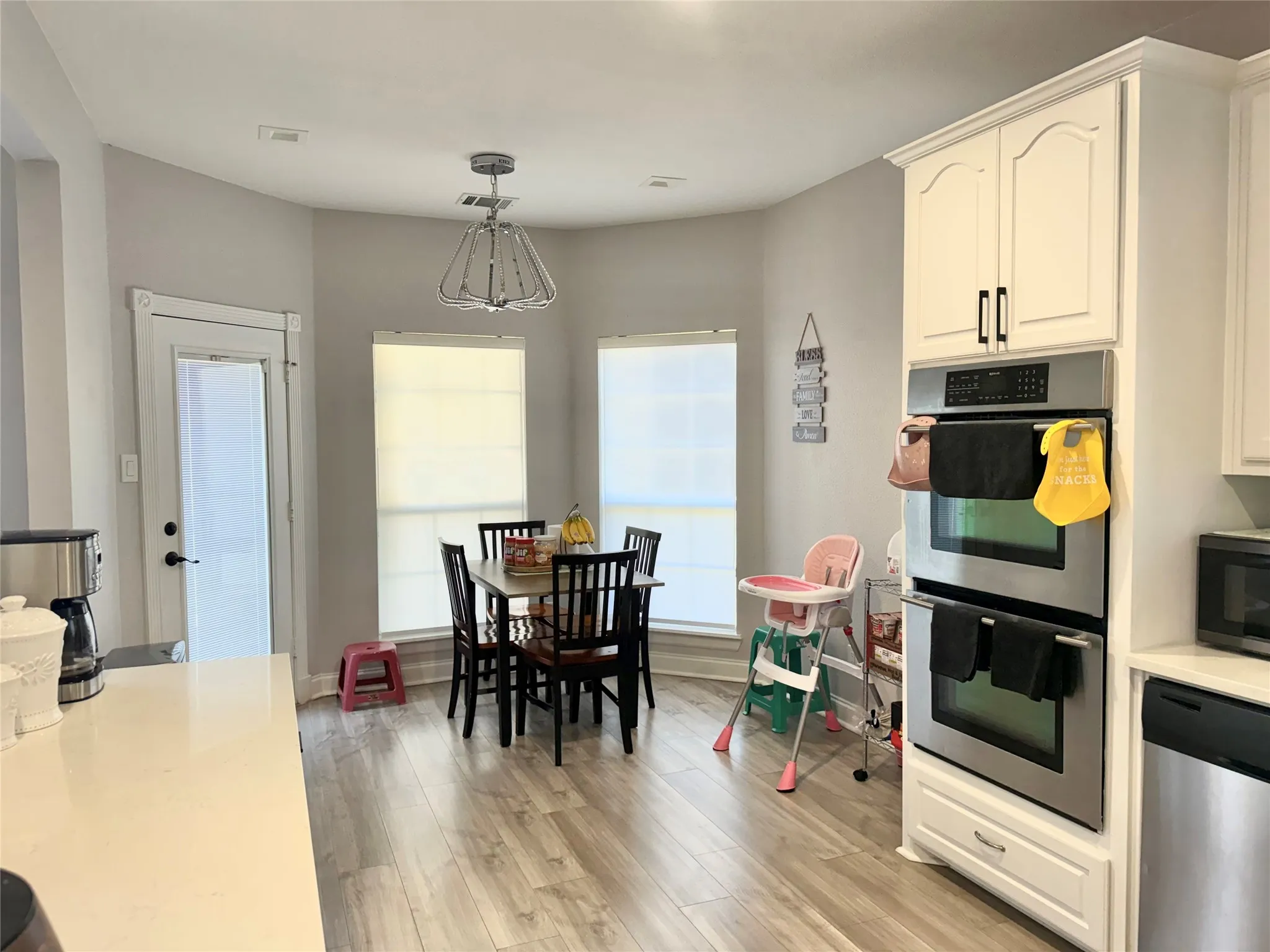 Single Family Residence For Sale in Denton County , 1157 Tanner Drive, Lewisville, Texas 75077, 5 Bedroom, 3 Bathroom, 2 Garage spaces, 2,662 Sqft, built in 1998, mls#21421371, Real Estate Agent in Lewisville, Homes For Sale in Denton county, Homes For Sale in Lewisville, Realtor in Lewisville Texas, Real Estate Brokerage Independent Realty Texas, Luminita Cordes Realtor