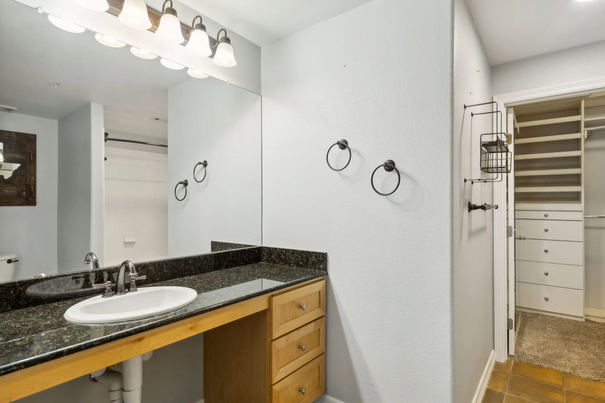 Condominium For Rent in Dallas County , 330 Las Colinas Boulevard E 148, Irving, Texas 75039, 1 Bedroom, 1 Bathroom, 2 Garage spaces, 813 Sqft, built in 2001, mls#21407523, Real Estate Agent in Irving, Homes For Rent in Dallas county, Homes For Rent in Irving, Realtor in Irving Texas, Real Estate Brokerage Independent Realty Texas, Luminita Cordes Realtor