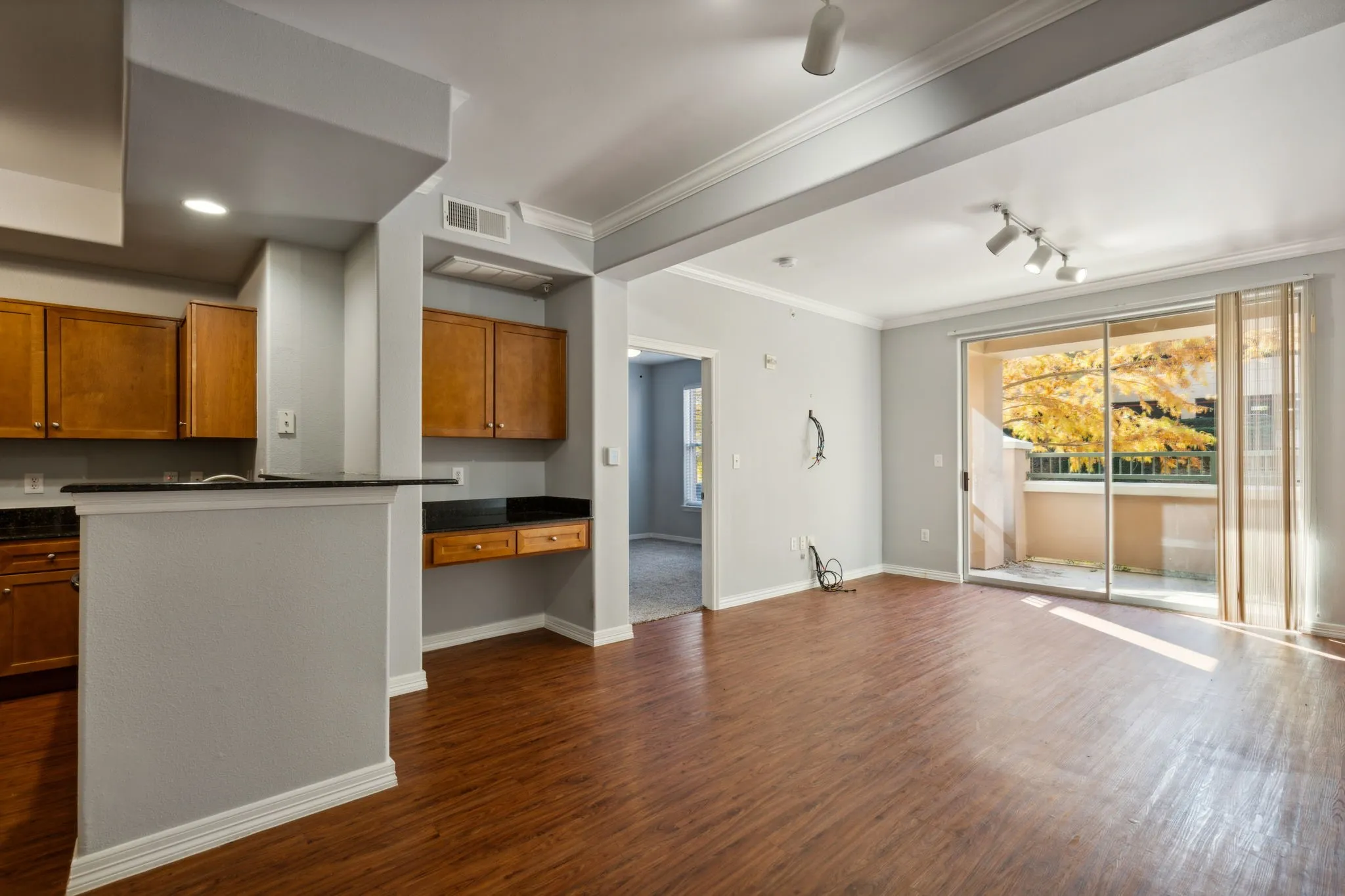 Condominium For Rent in Dallas County , 330 Las Colinas Boulevard E 148, Irving, Texas 75039, 1 Bedroom, 1 Bathroom, 2 Garage spaces, 813 Sqft, built in 2001, mls#21407523, Real Estate Agent in Irving, Homes For Rent in Dallas county, Homes For Rent in Irving, Realtor in Irving Texas, Real Estate Brokerage Independent Realty Texas, Luminita Cordes Realtor