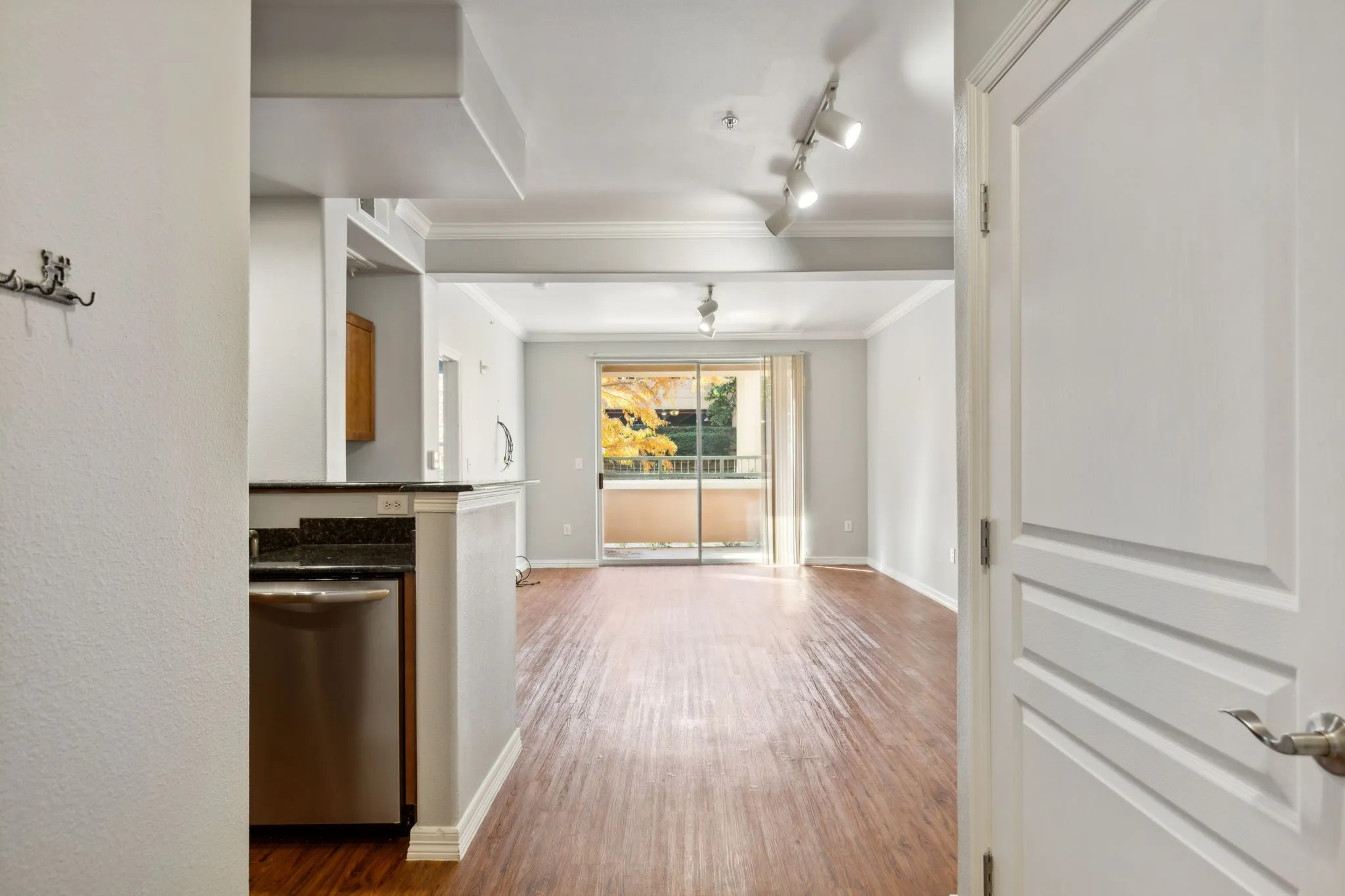 Condominium For Rent in Dallas County , 330 Las Colinas Boulevard E 148, Irving, Texas 75039, 1 Bedroom, 1 Bathroom, 2 Garage spaces, 813 Sqft, built in 2001, mls#21407523, Real Estate Agent in Irving, Homes For Rent in Dallas county, Homes For Rent in Irving, Realtor in Irving Texas, Real Estate Brokerage Independent Realty Texas, Luminita Cordes Realtor