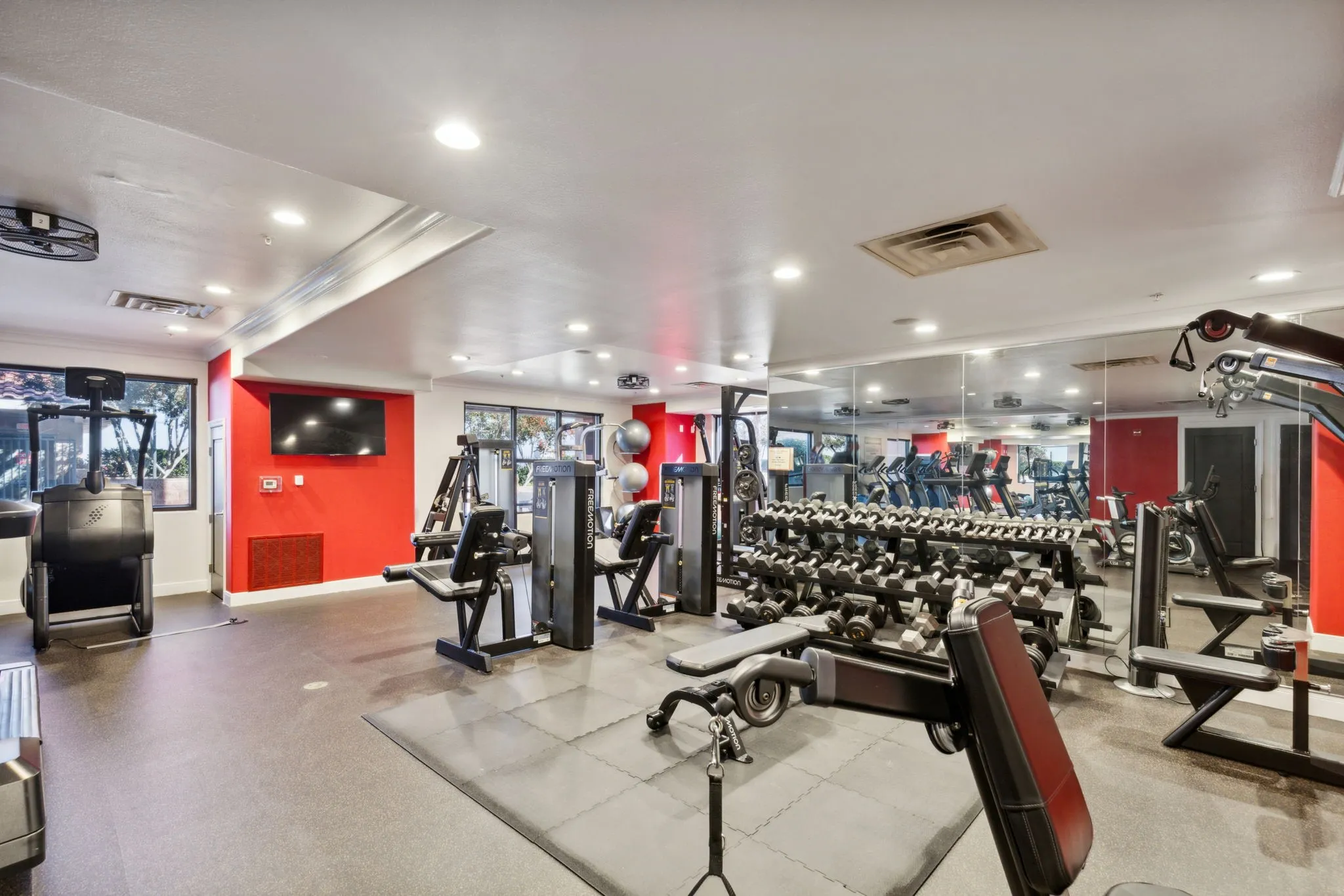 Condominium For Rent in Dallas County , 330 Las Colinas Boulevard E 148, Irving, Texas 75039, 1 Bedroom, 1 Bathroom, 2 Garage spaces, 813 Sqft, built in 2001, mls#21407523, Real Estate Agent in Irving, Homes For Rent in Dallas county, Homes For Rent in Irving, Realtor in Irving Texas, Real Estate Brokerage Independent Realty Texas, Luminita Cordes Realtor