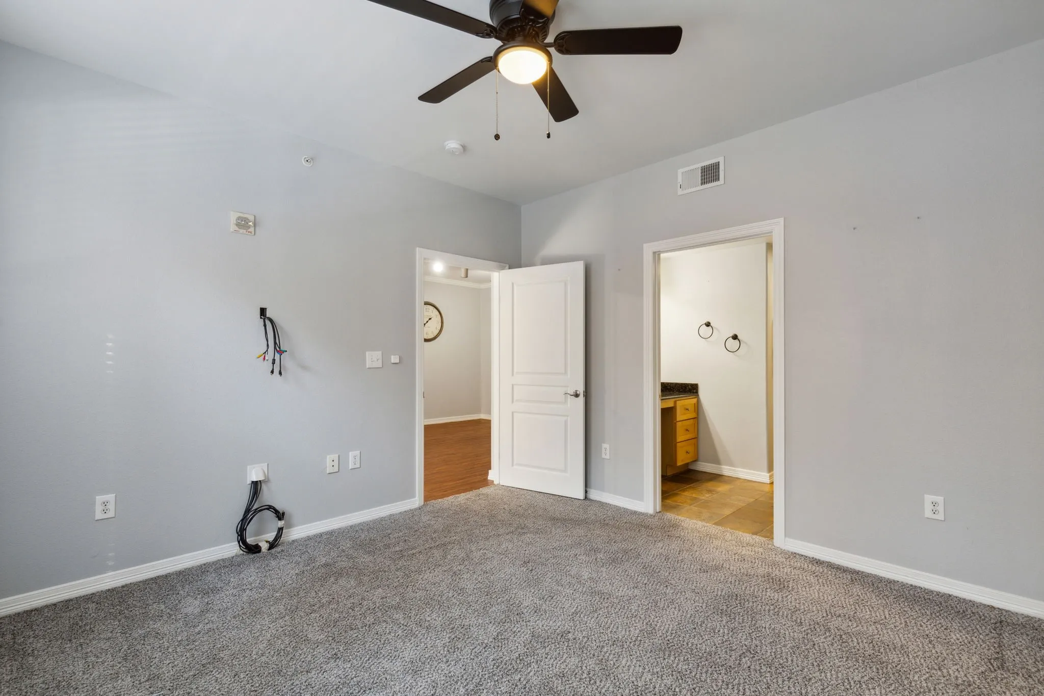 Condominium For Rent in Dallas County , 330 Las Colinas Boulevard E 148, Irving, Texas 75039, 1 Bedroom, 1 Bathroom, 2 Garage spaces, 813 Sqft, built in 2001, mls#21407523, Real Estate Agent in Irving, Homes For Rent in Dallas county, Homes For Rent in Irving, Realtor in Irving Texas, Real Estate Brokerage Independent Realty Texas, Luminita Cordes Realtor