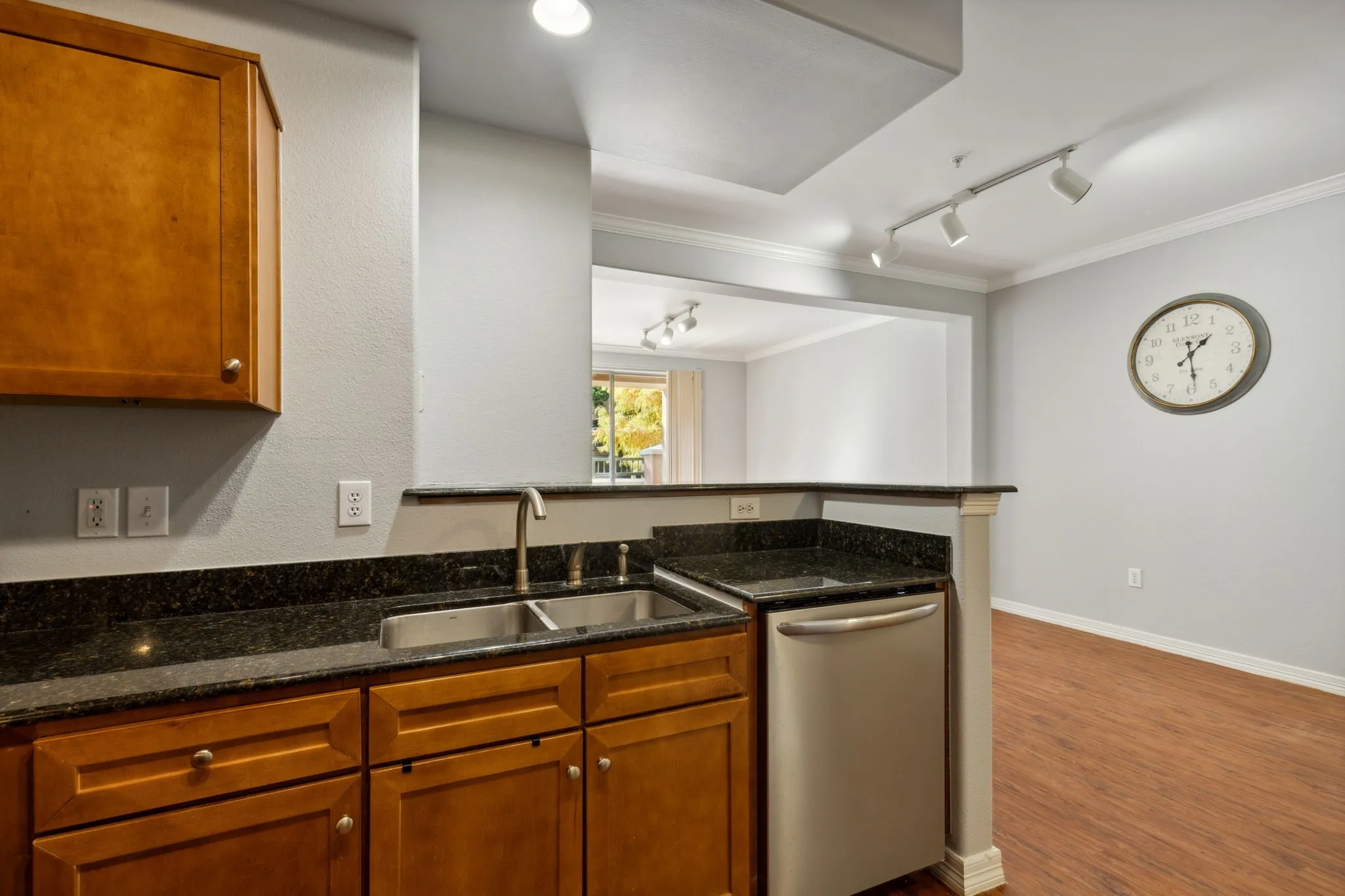 Condominium For Rent in Dallas County , 330 Las Colinas Boulevard E 148, Irving, Texas 75039, 1 Bedroom, 1 Bathroom, 2 Garage spaces, 813 Sqft, built in 2001, mls#21407523, Real Estate Agent in Irving, Homes For Rent in Dallas county, Homes For Rent in Irving, Realtor in Irving Texas, Real Estate Brokerage Independent Realty Texas, Luminita Cordes Realtor
