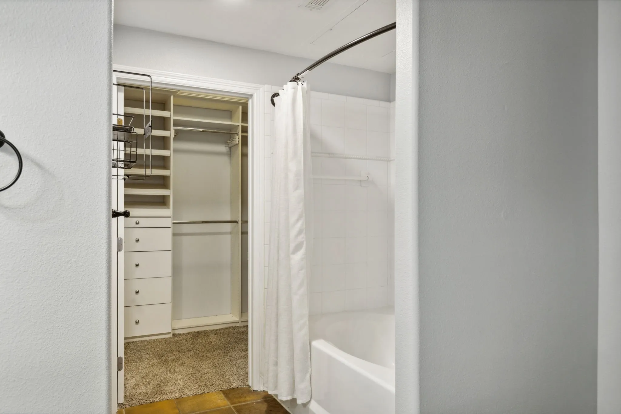 Condominium For Rent in Dallas County , 330 Las Colinas Boulevard E 148, Irving, Texas 75039, 1 Bedroom, 1 Bathroom, 2 Garage spaces, 813 Sqft, built in 2001, mls#21407523, Real Estate Agent in Irving, Homes For Rent in Dallas county, Homes For Rent in Irving, Realtor in Irving Texas, Real Estate Brokerage Independent Realty Texas, Luminita Cordes Realtor